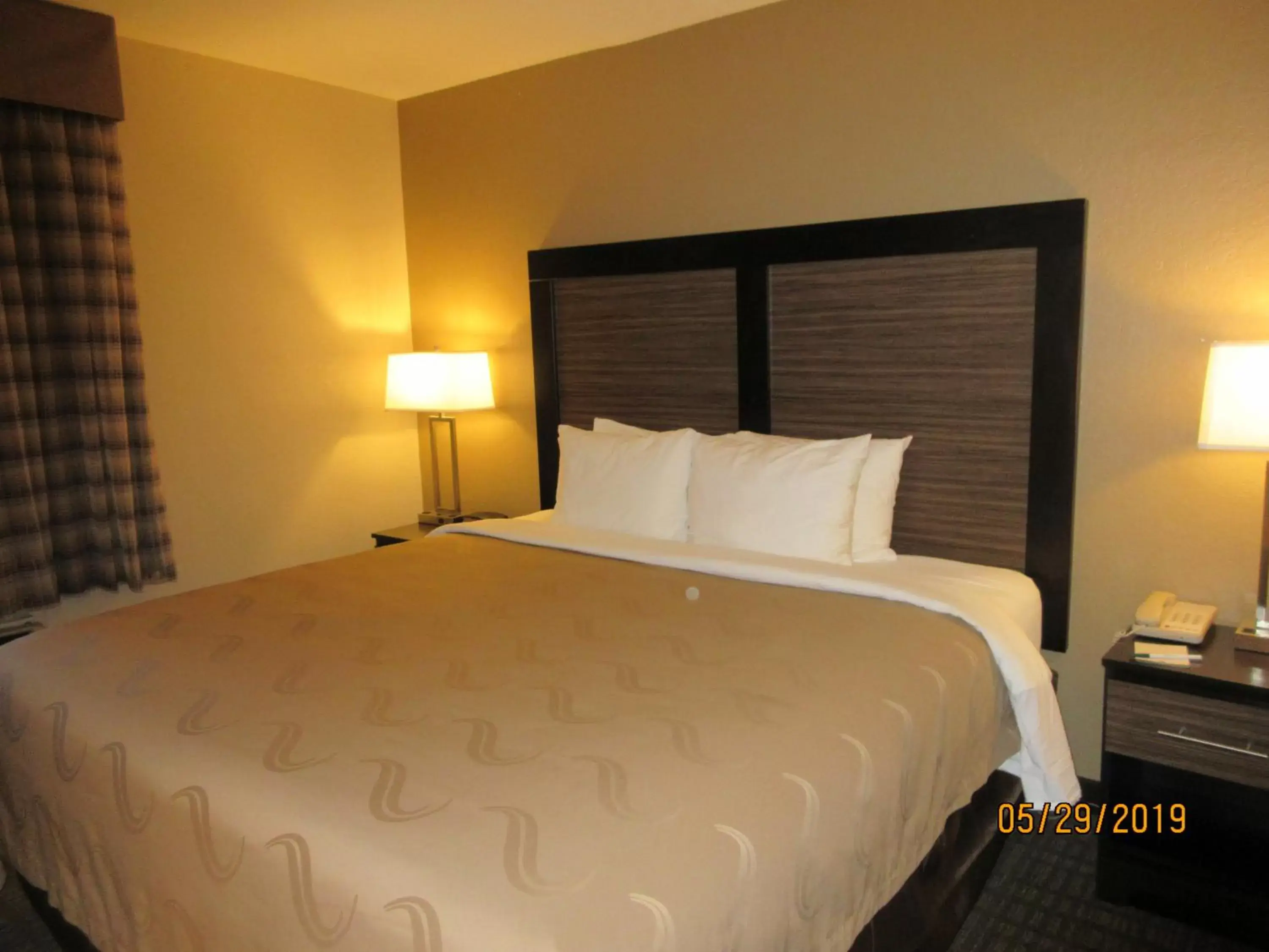 King Room in Quality Inn - Tucson Airport