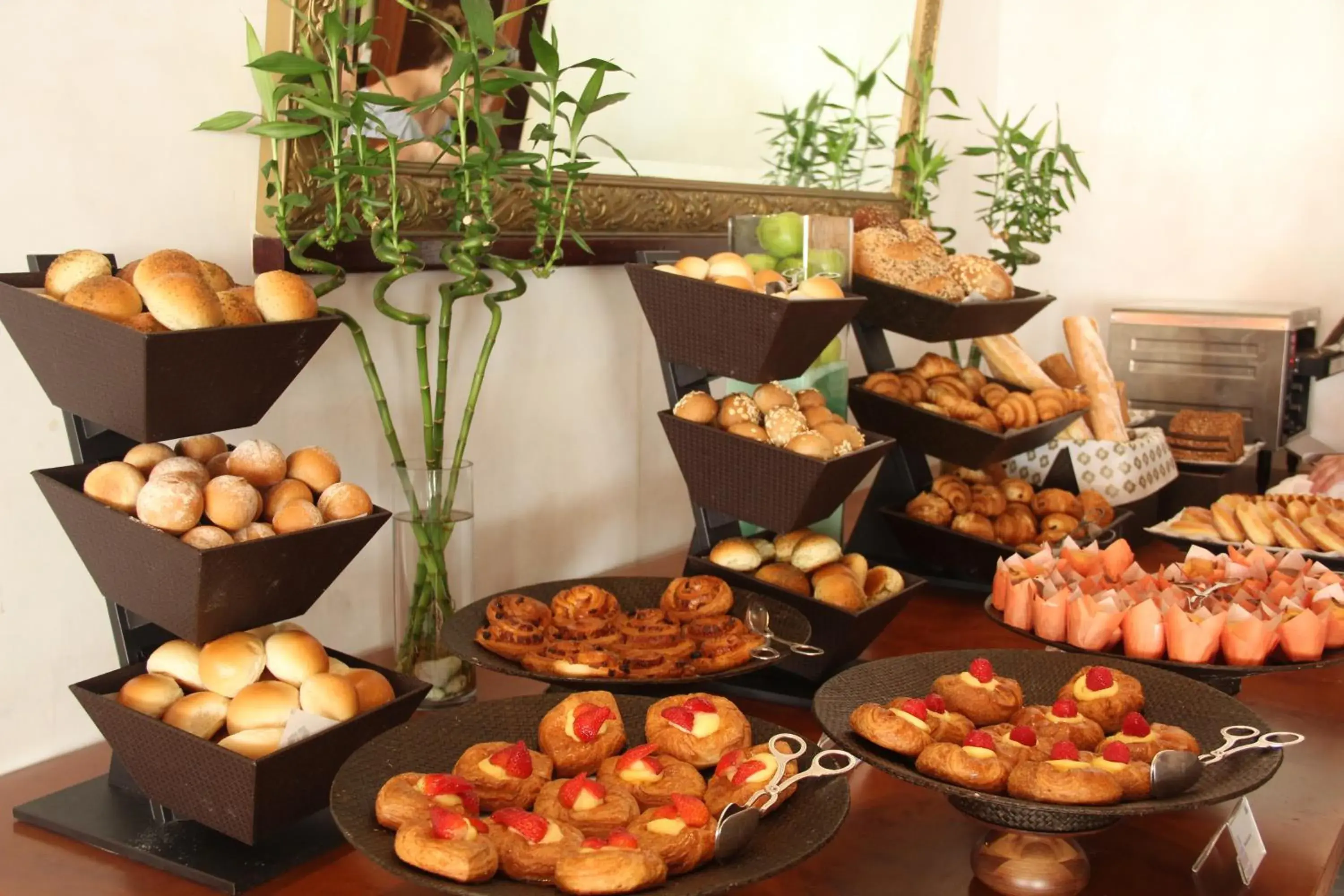 Day, Food in Shangri-La Al Husn Resort & Spa