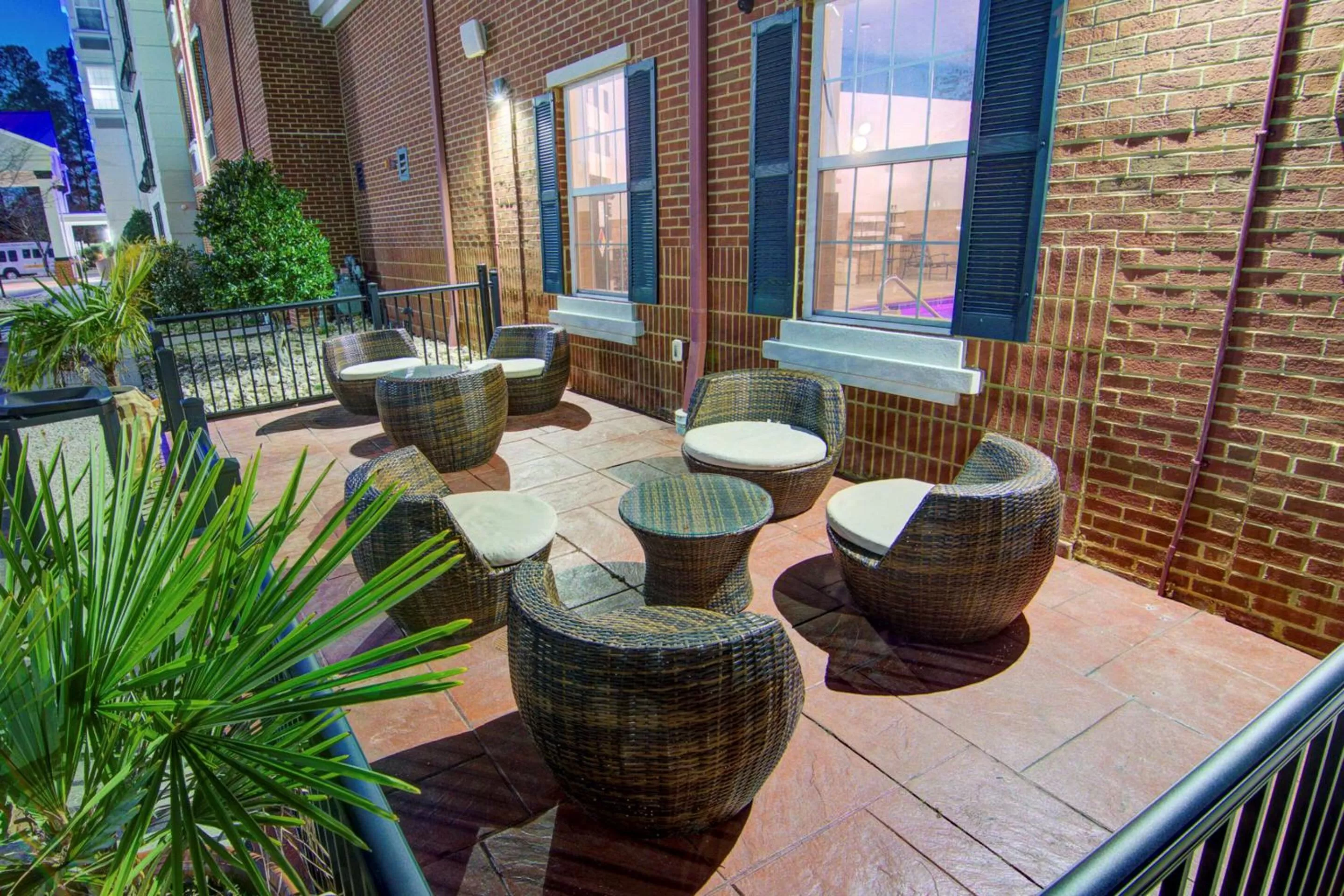 Swimming pool in Comfort Suites Newport News Airport