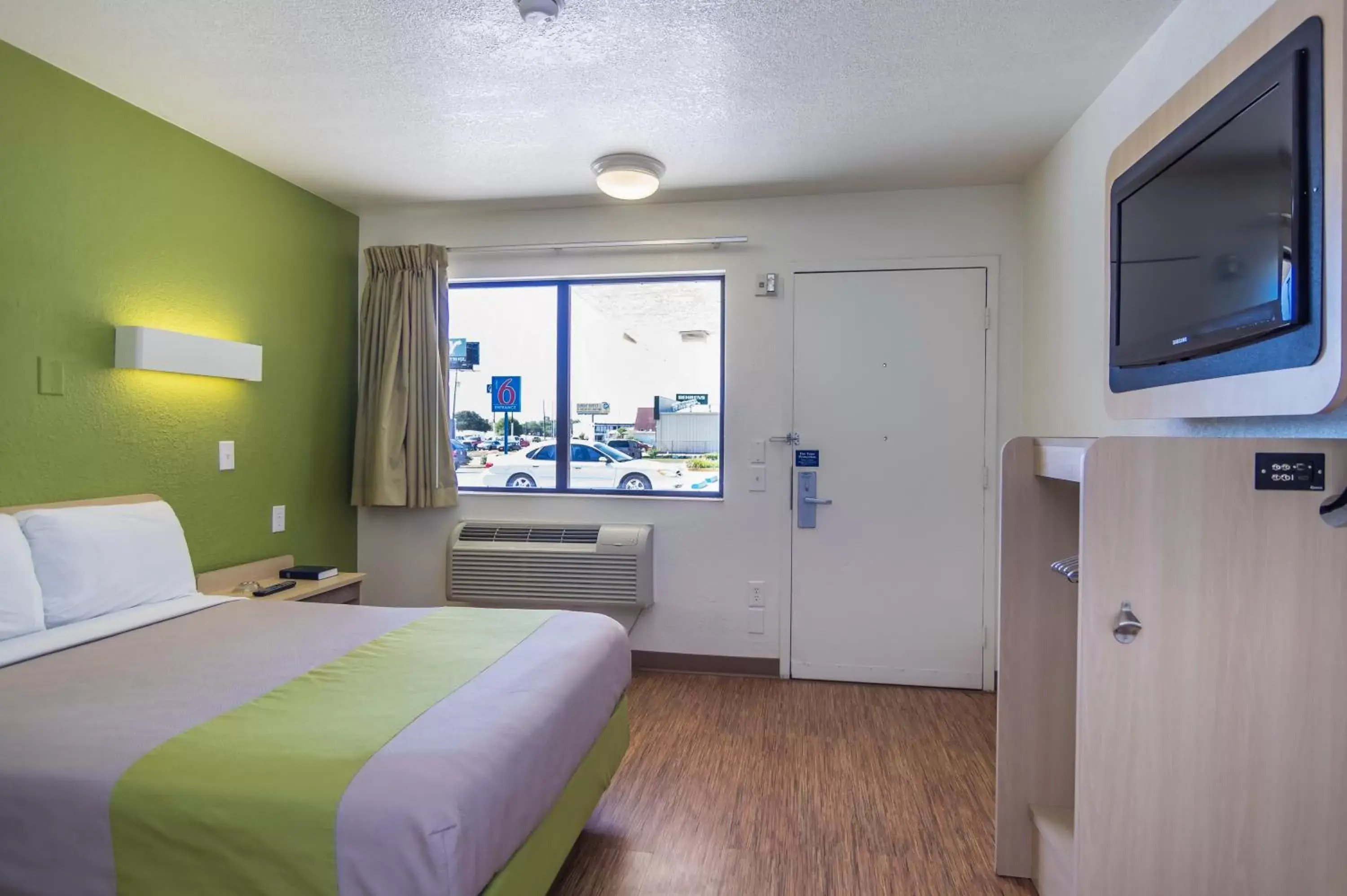 Bedroom in Motel 6-Bellmead, TX - Waco