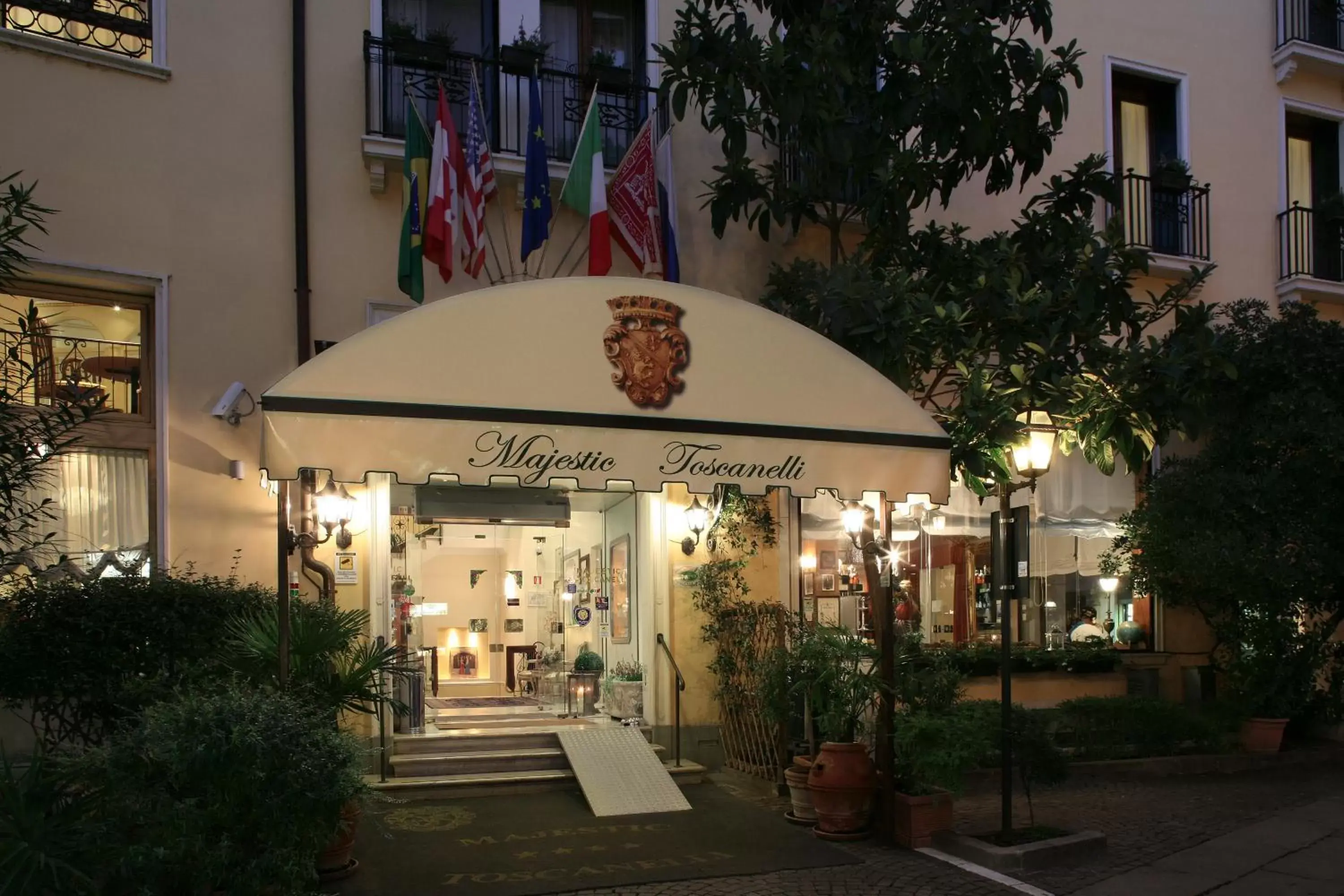 Facade/entrance in Majestic Toscanelli (centro storico)