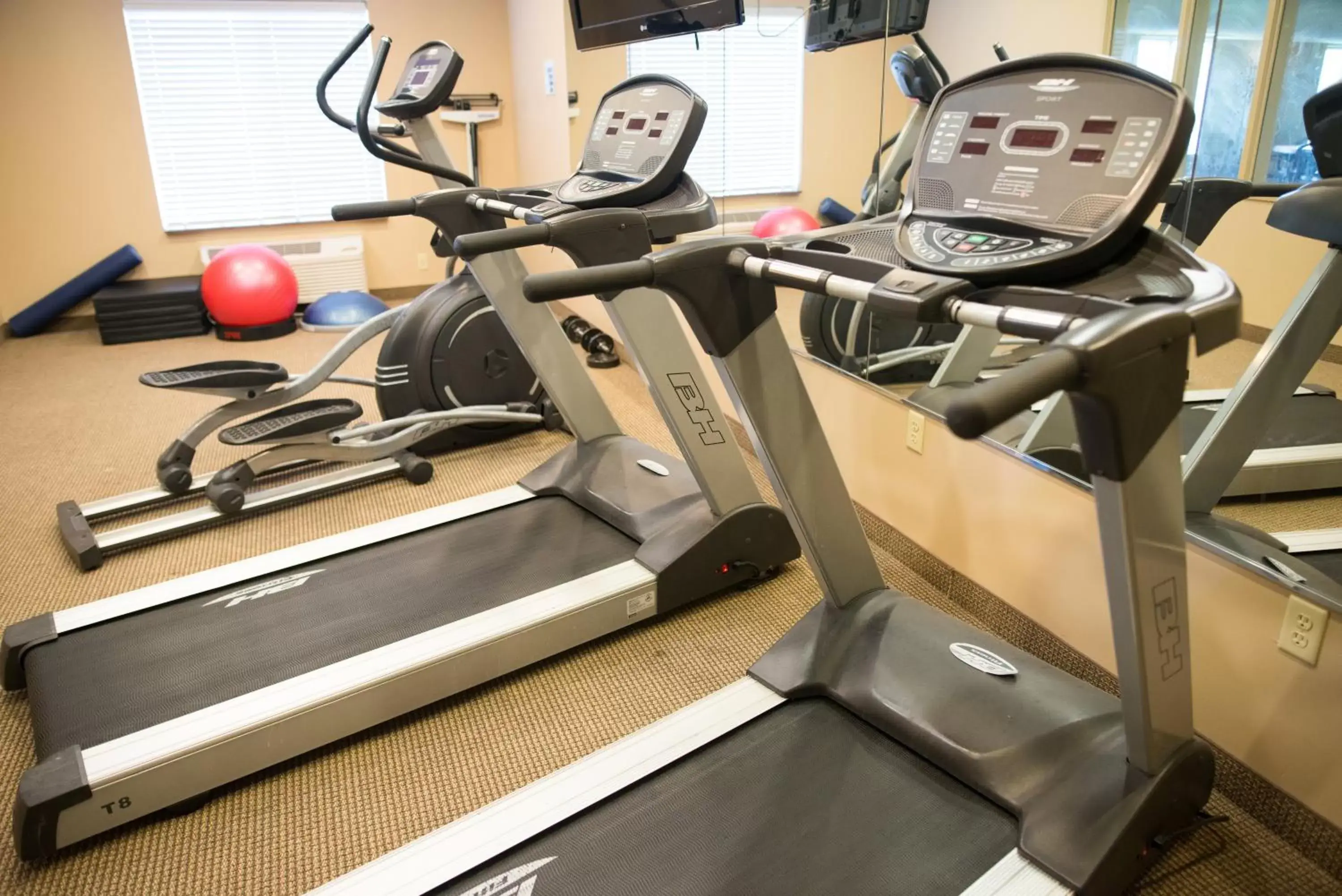 Fitness centre/facilities, Fitness Center/Facilities in Holiday Inn Express & Suites Northwood