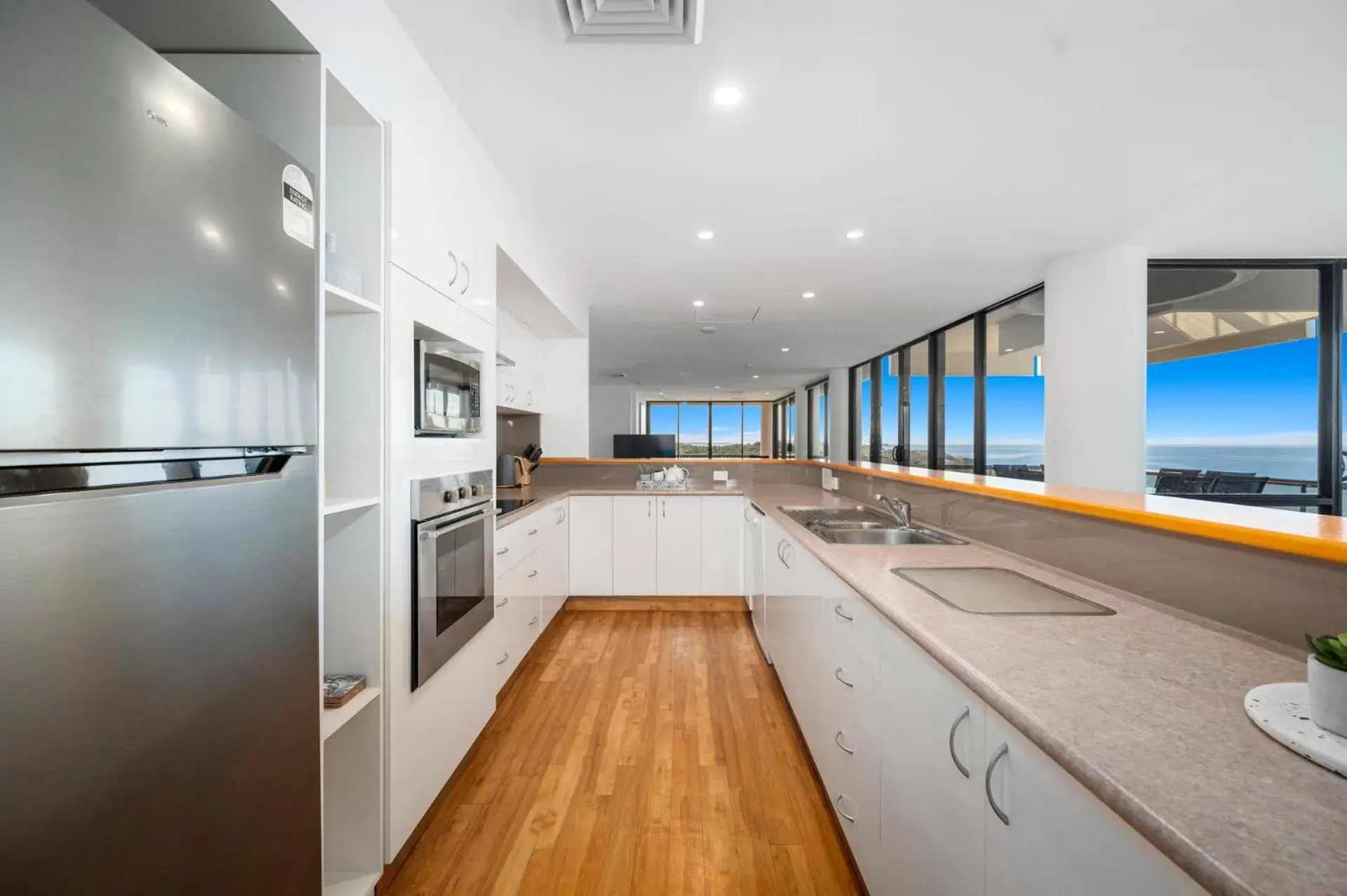 kitchen, Kitchen/Kitchenette in Pacific Towers Beach Resort