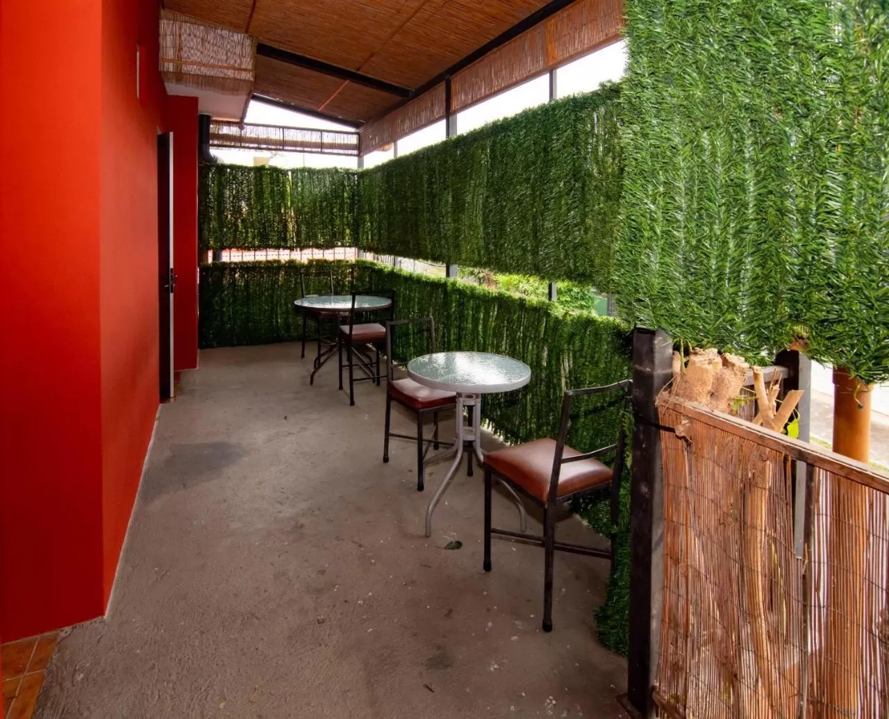 Balcony/Terrace in Melrost Airport Bed & Breakfast