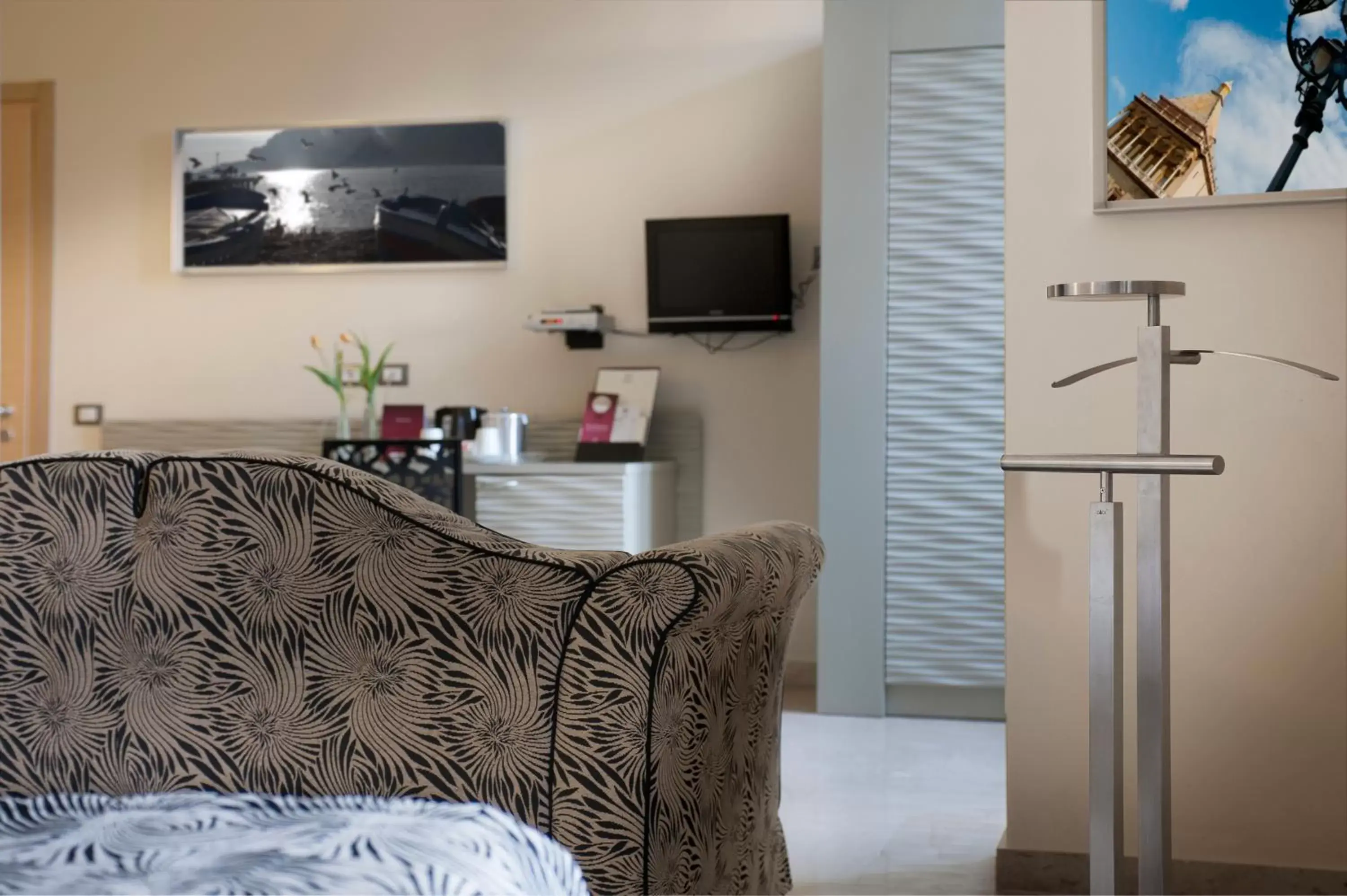 Bedroom, Seating Area in Hotel Garibaldi