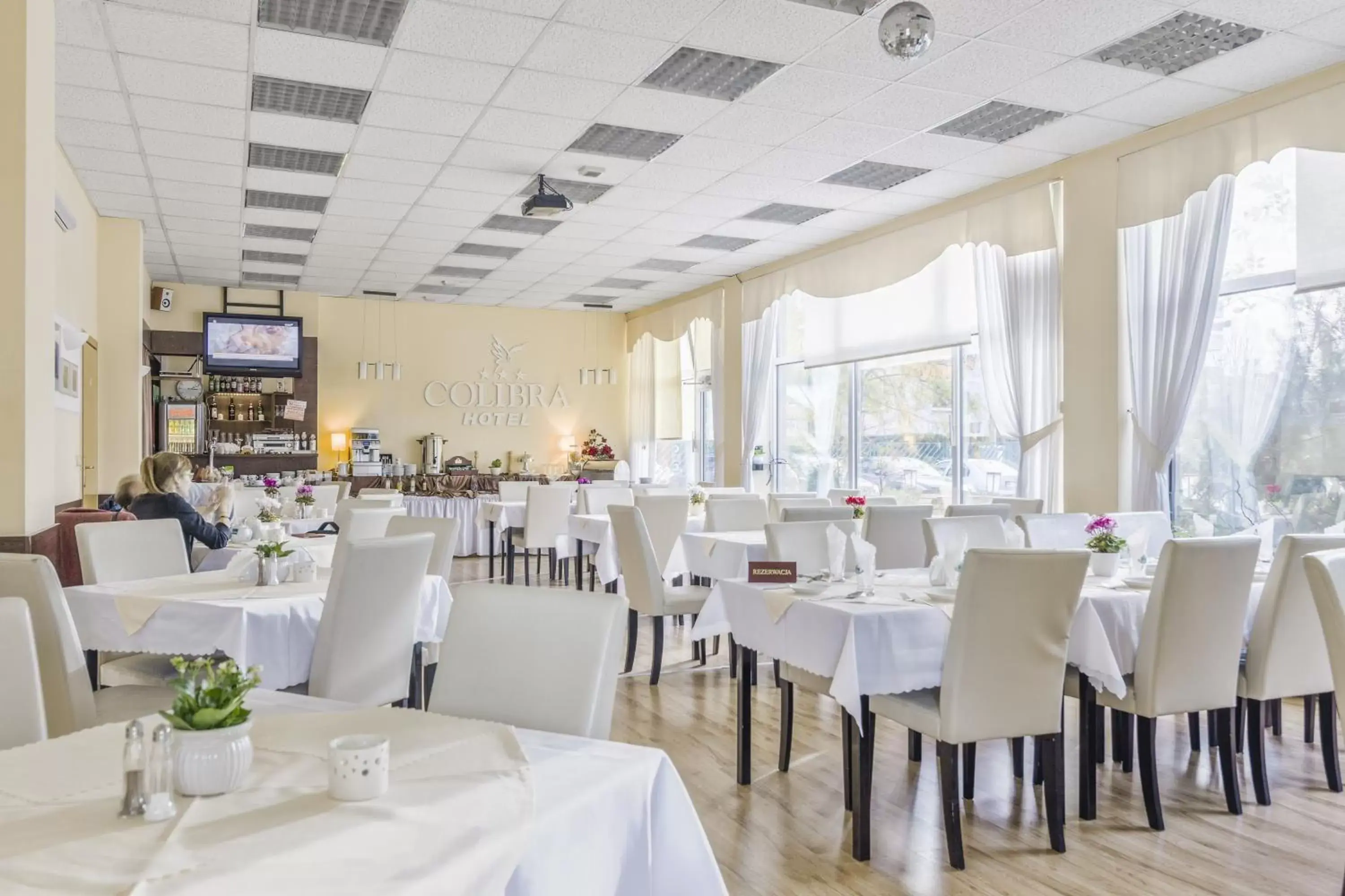 Restaurant/Places to Eat in Hotel Colibra