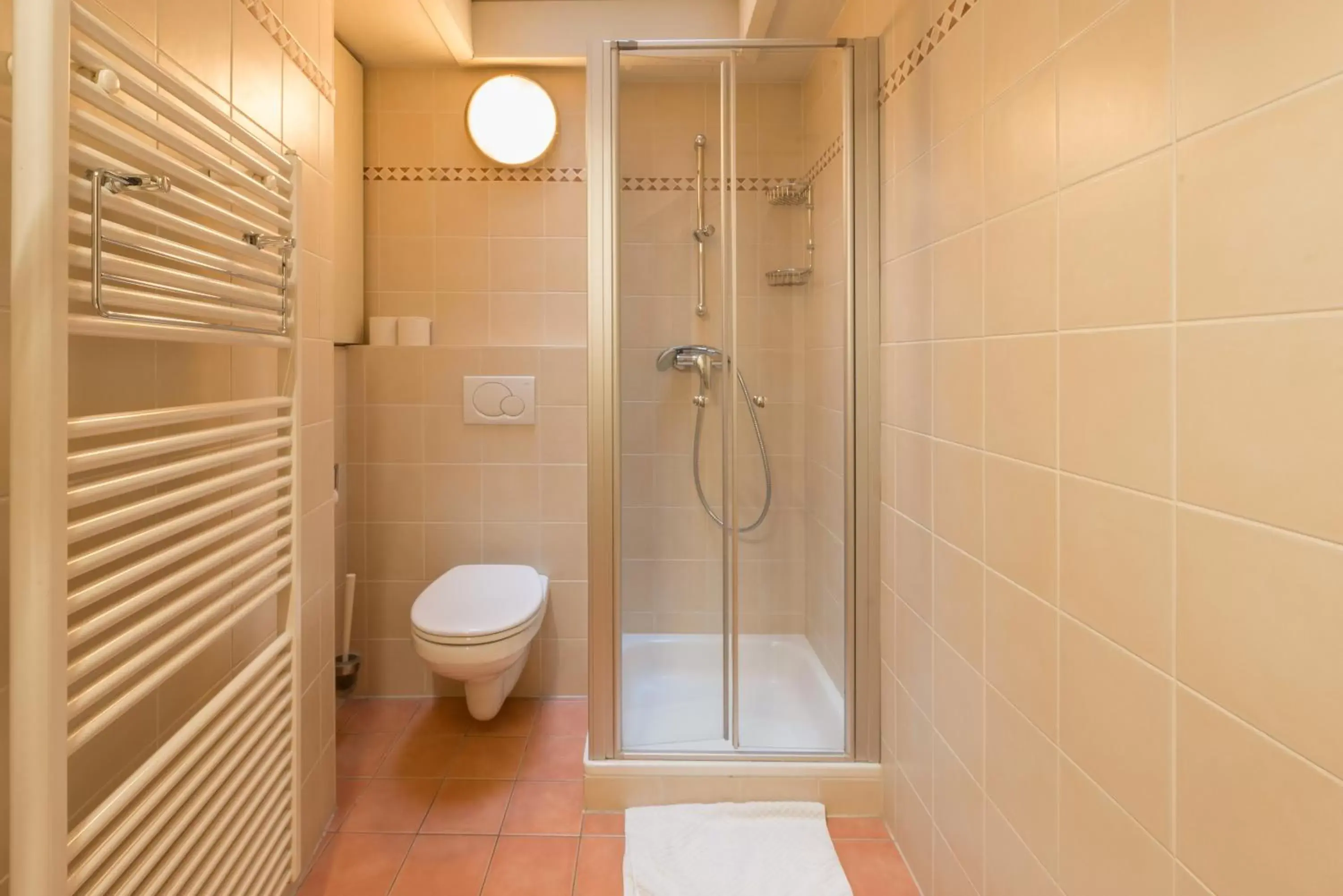 Shower, Bathroom in Hotel Leopold