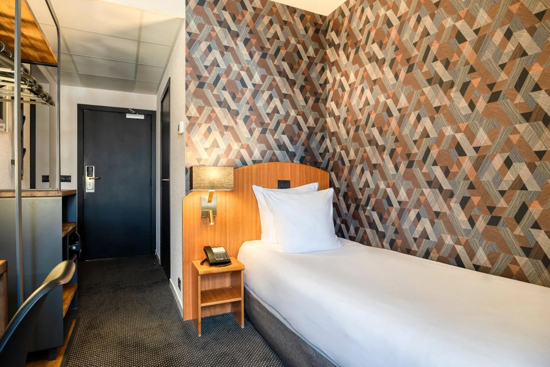 Photo of the whole room, Bed in Aris Grand Place Hotel