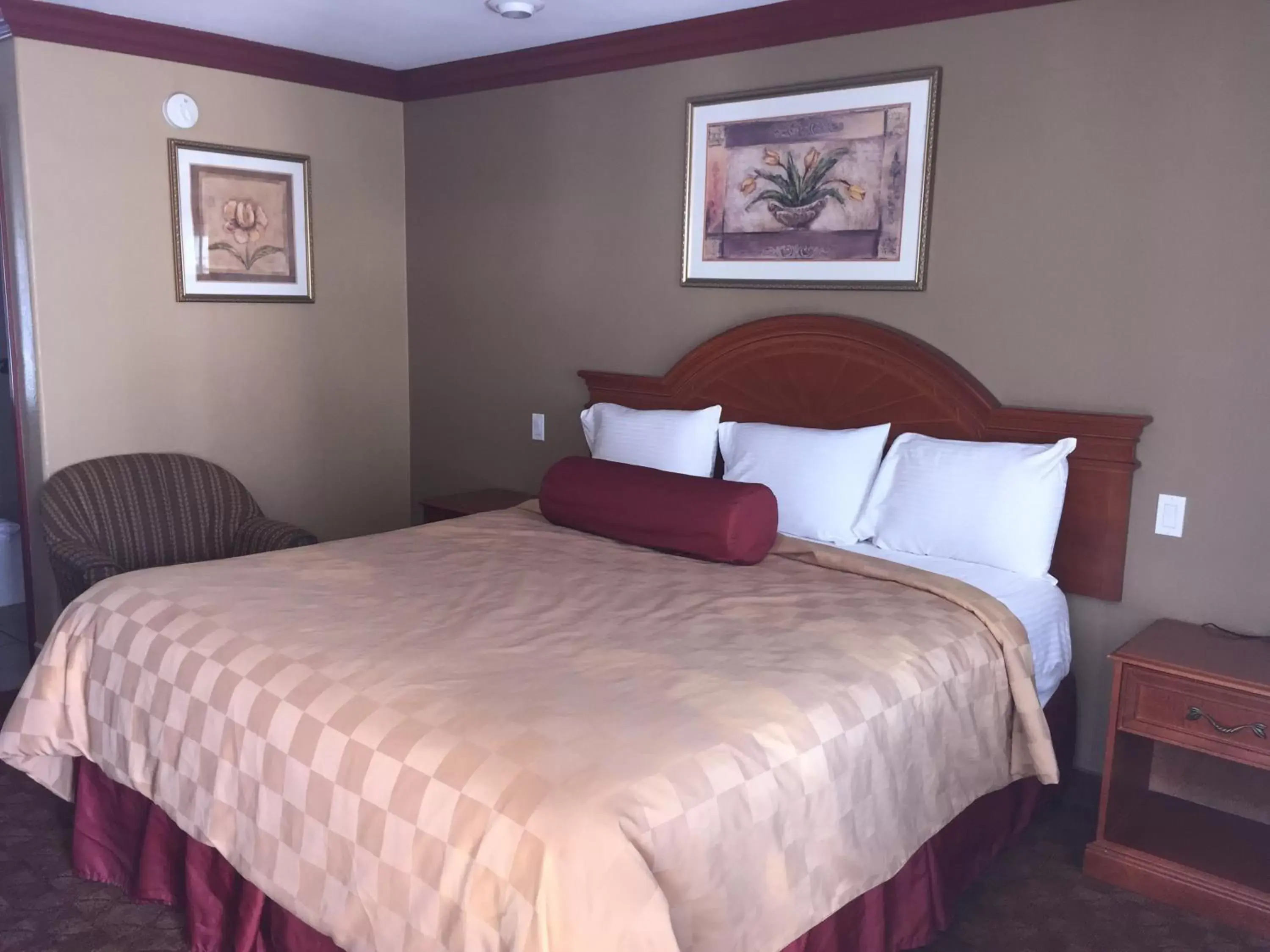 Bedroom, Bed in Thunderbird Lodge Bedroom, Bed in Thunderbird Lodge