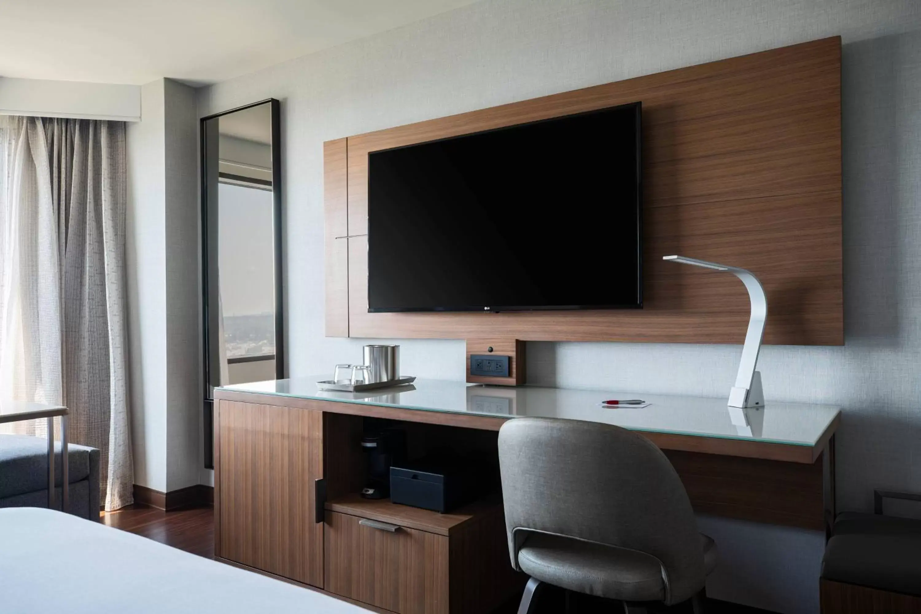 Photo of the whole room, TV/Entertainment Center in Tysons Corner Marriott