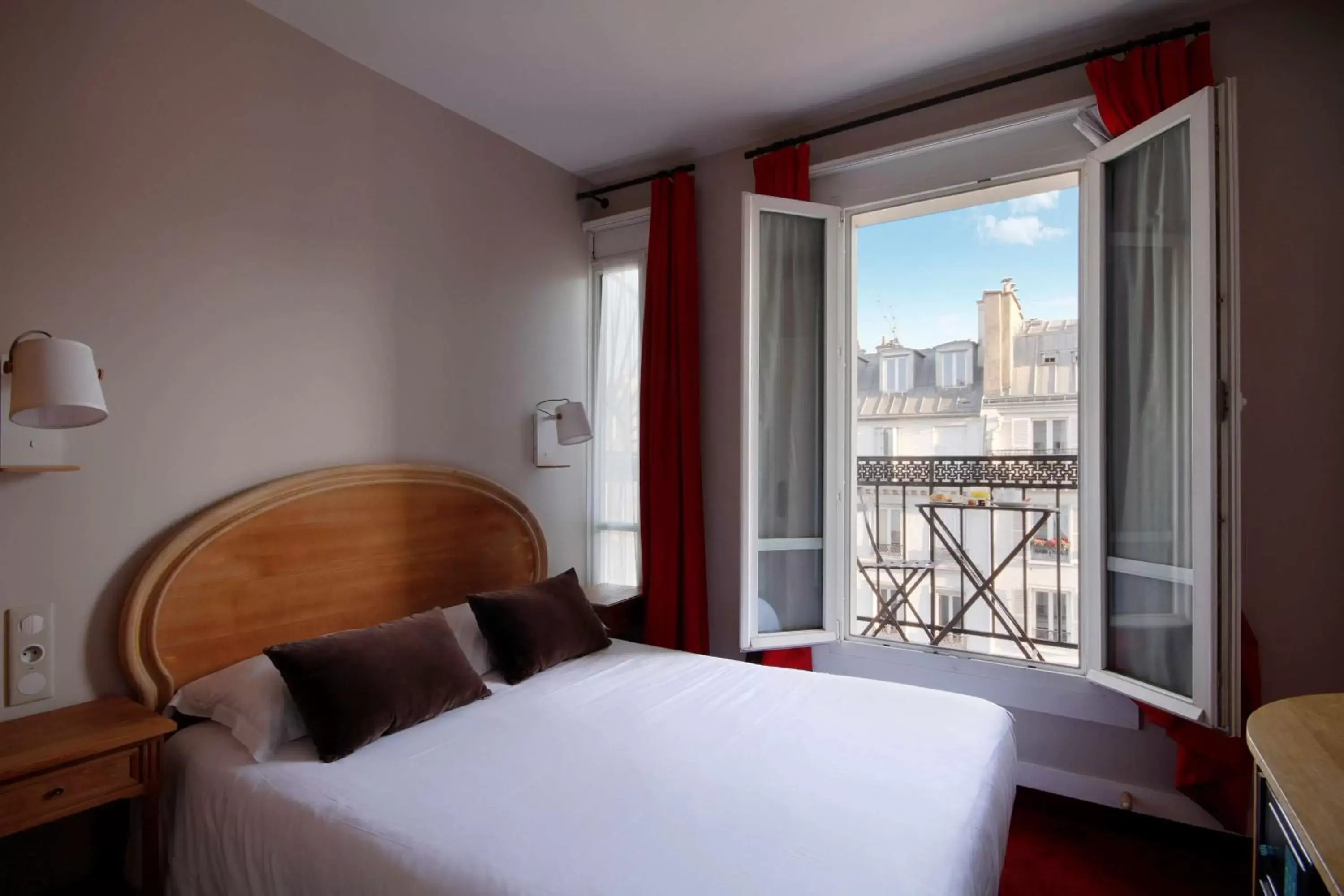 Photo of the whole room, Bed in Best Western Aramis Saint Germain