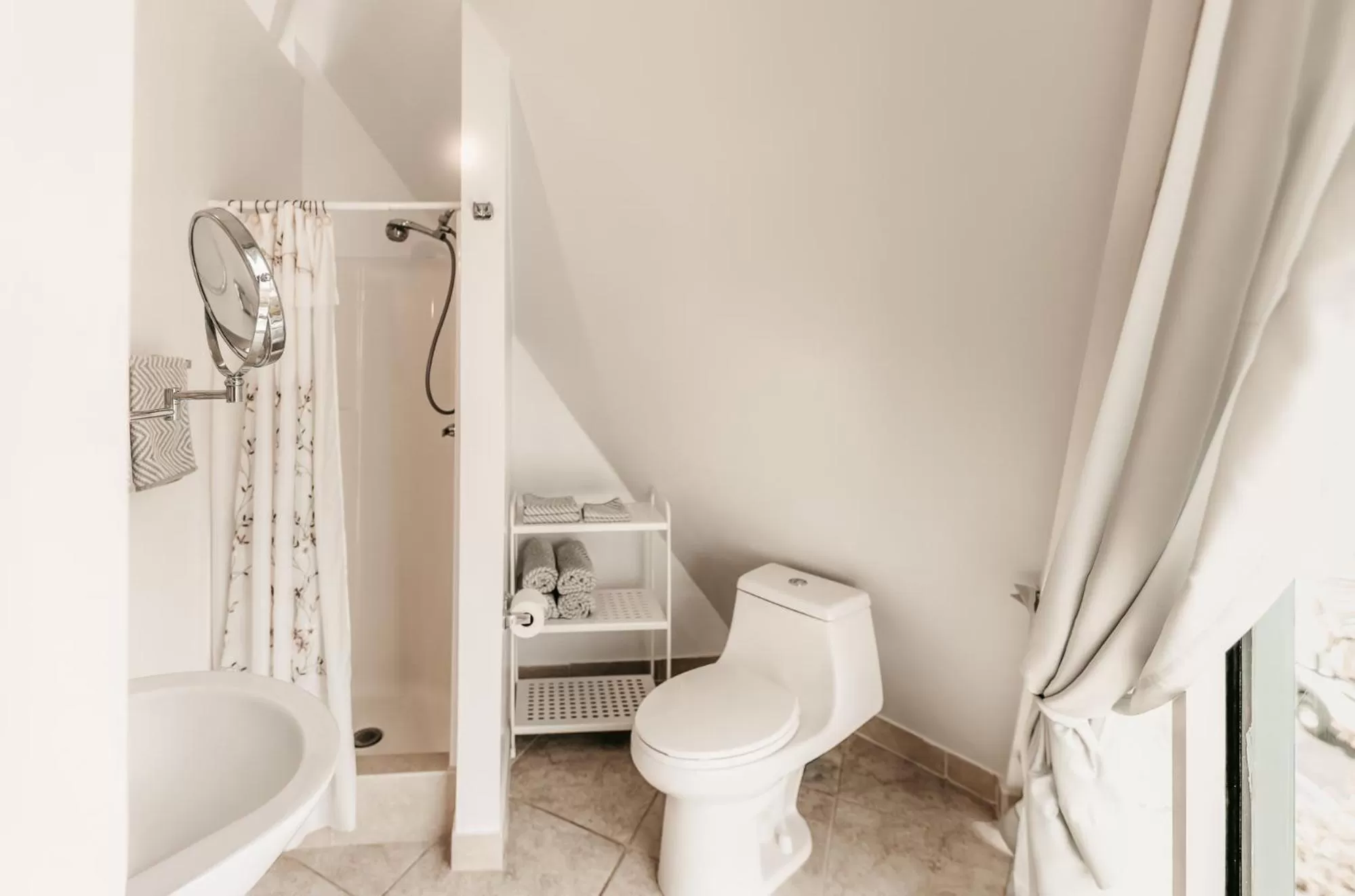 Bathroom in Pyramids in Florida