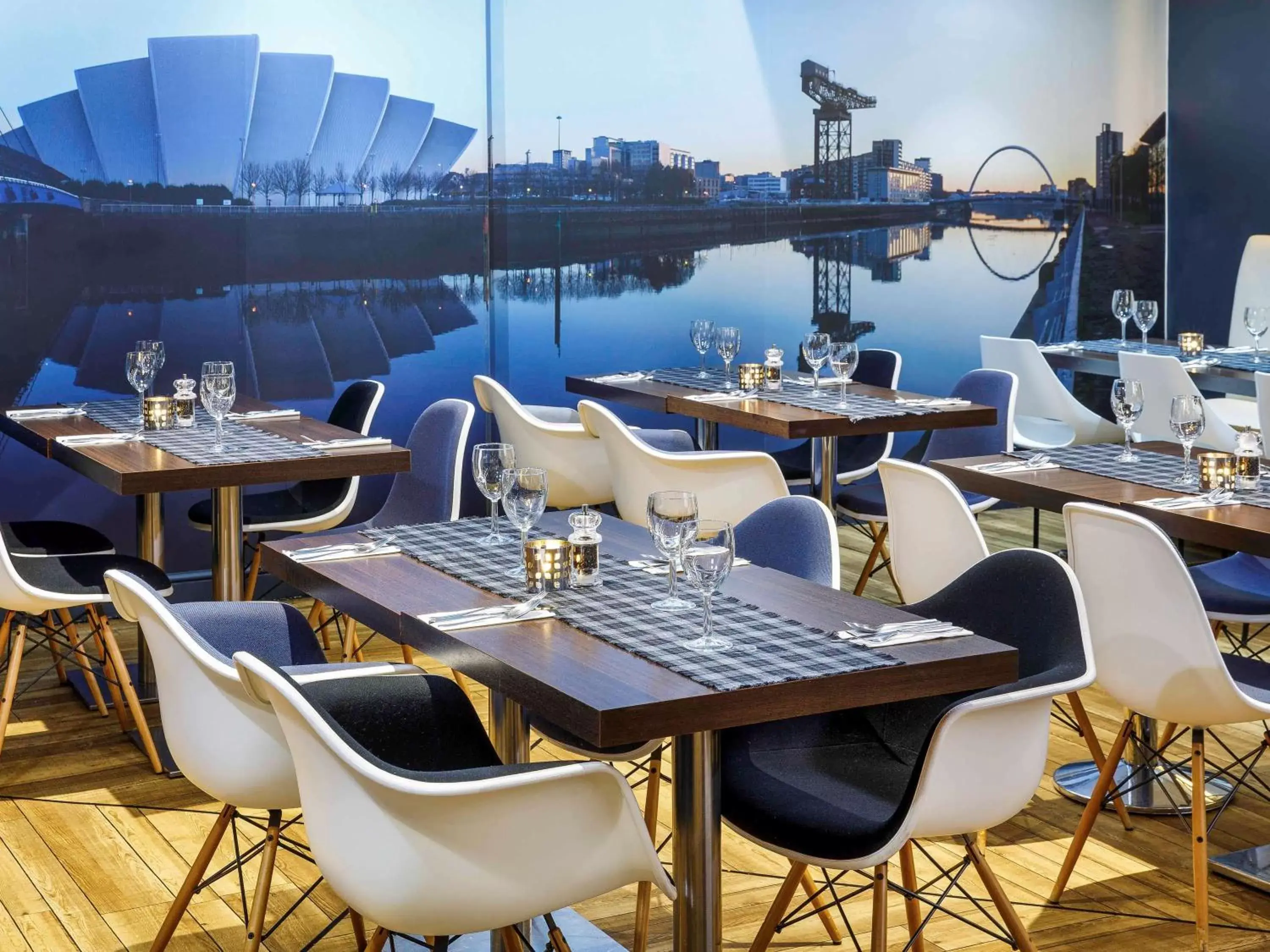 Restaurant/Places to Eat in ibis Glasgow City Centre – Sauchiehall St