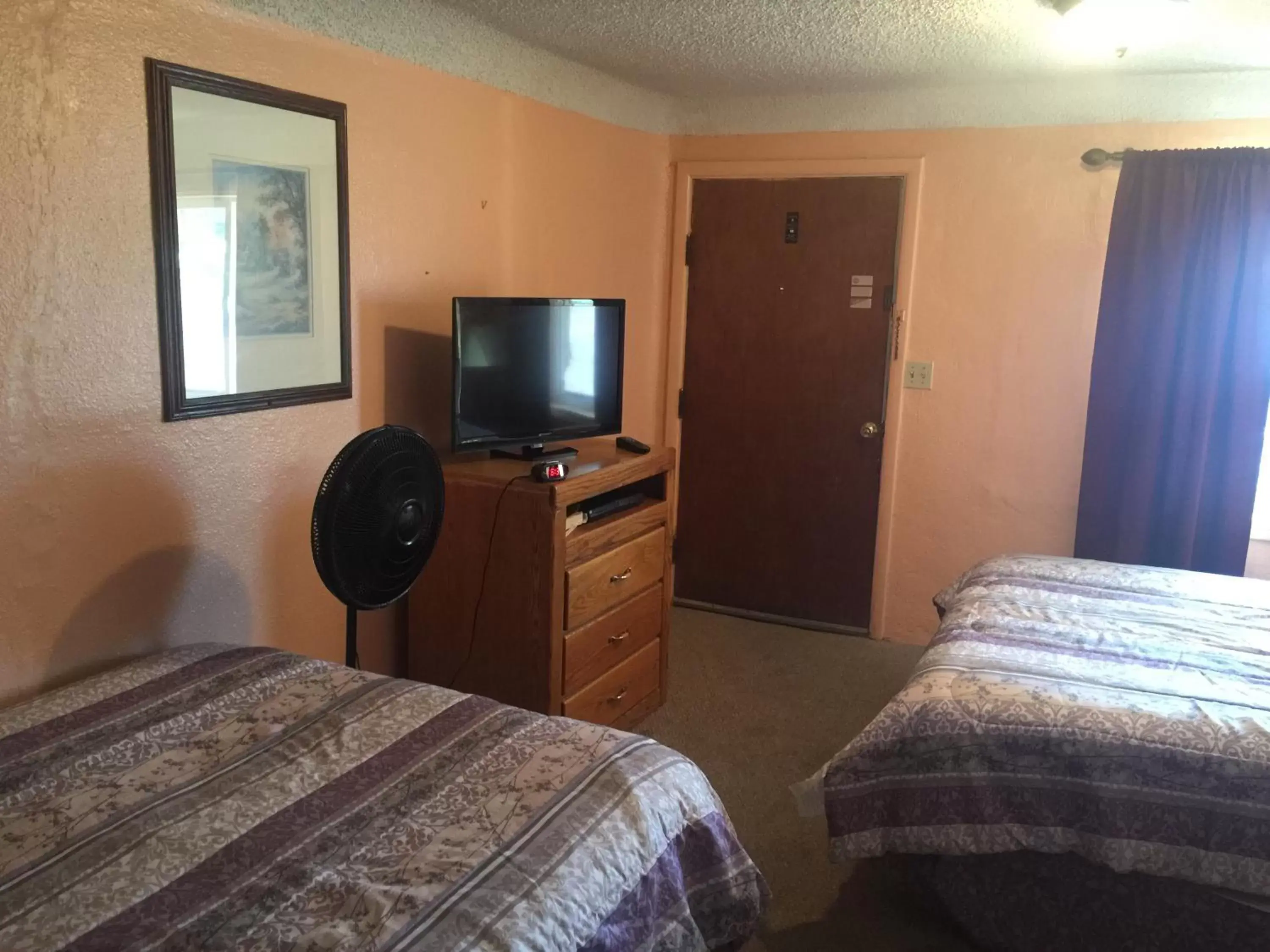 TV and multimedia, Room Photo in Budget Inn Motel Chemult