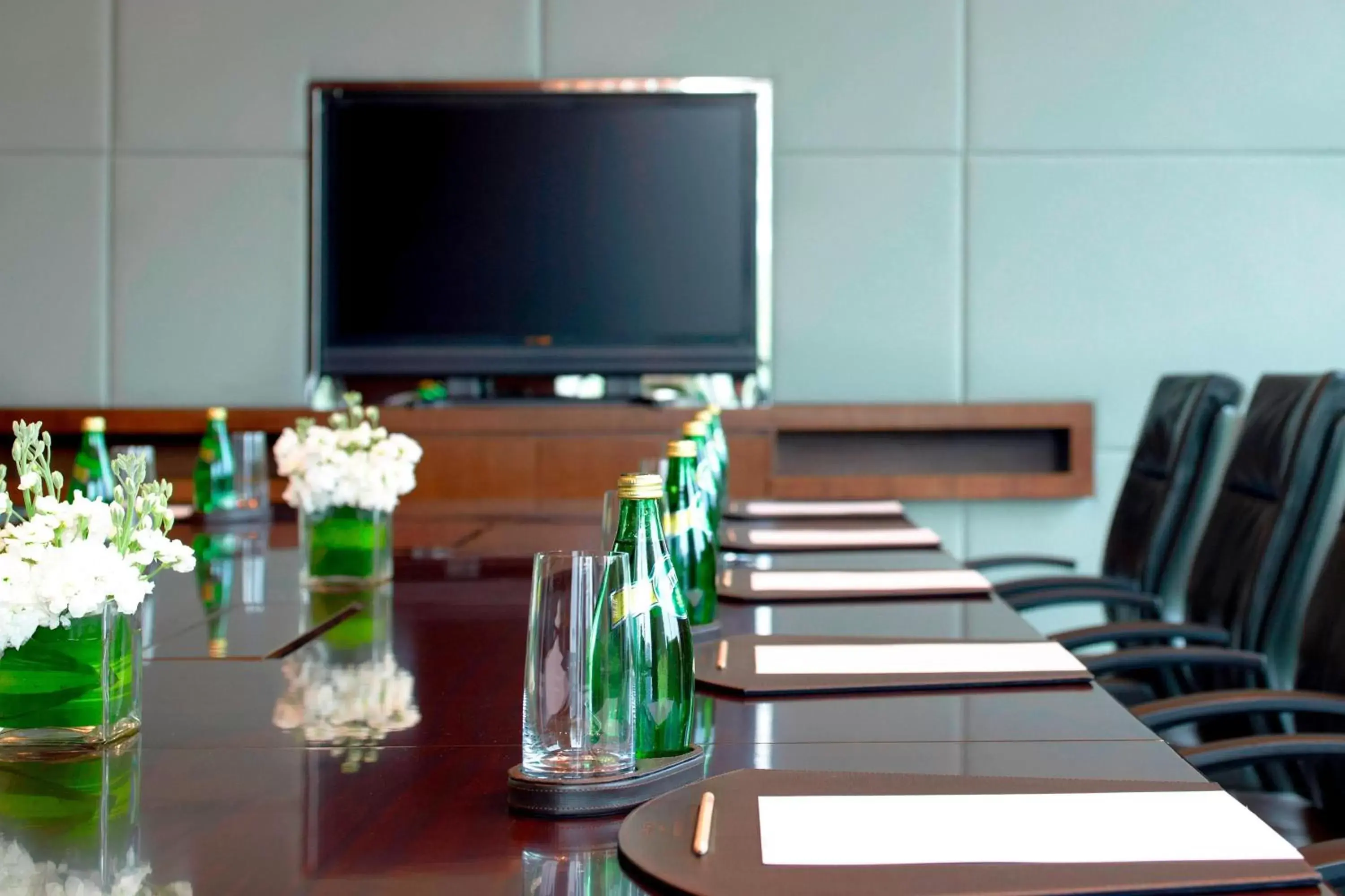 Meeting/conference room, TV/Entertainment Center in The Westin Tianjin