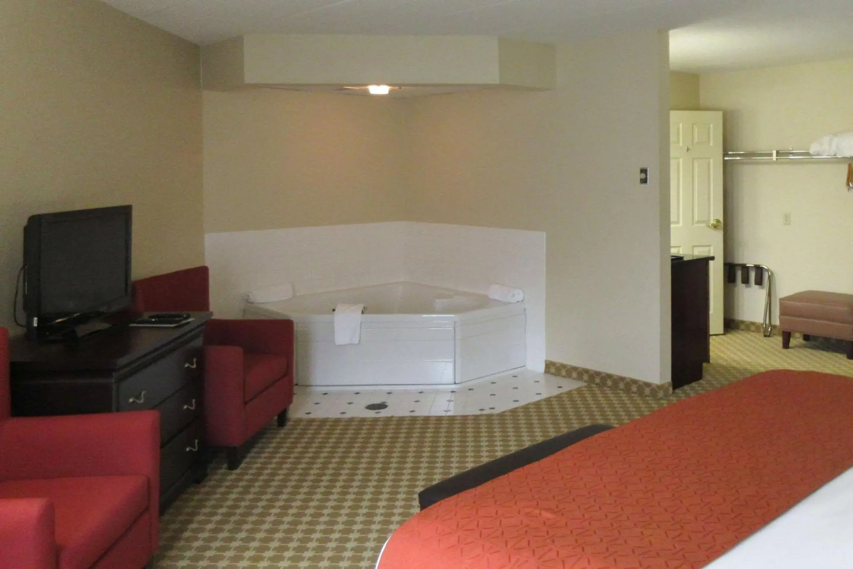 Photo of the whole room, TV/Entertainment Center in Quality Inn & Suites