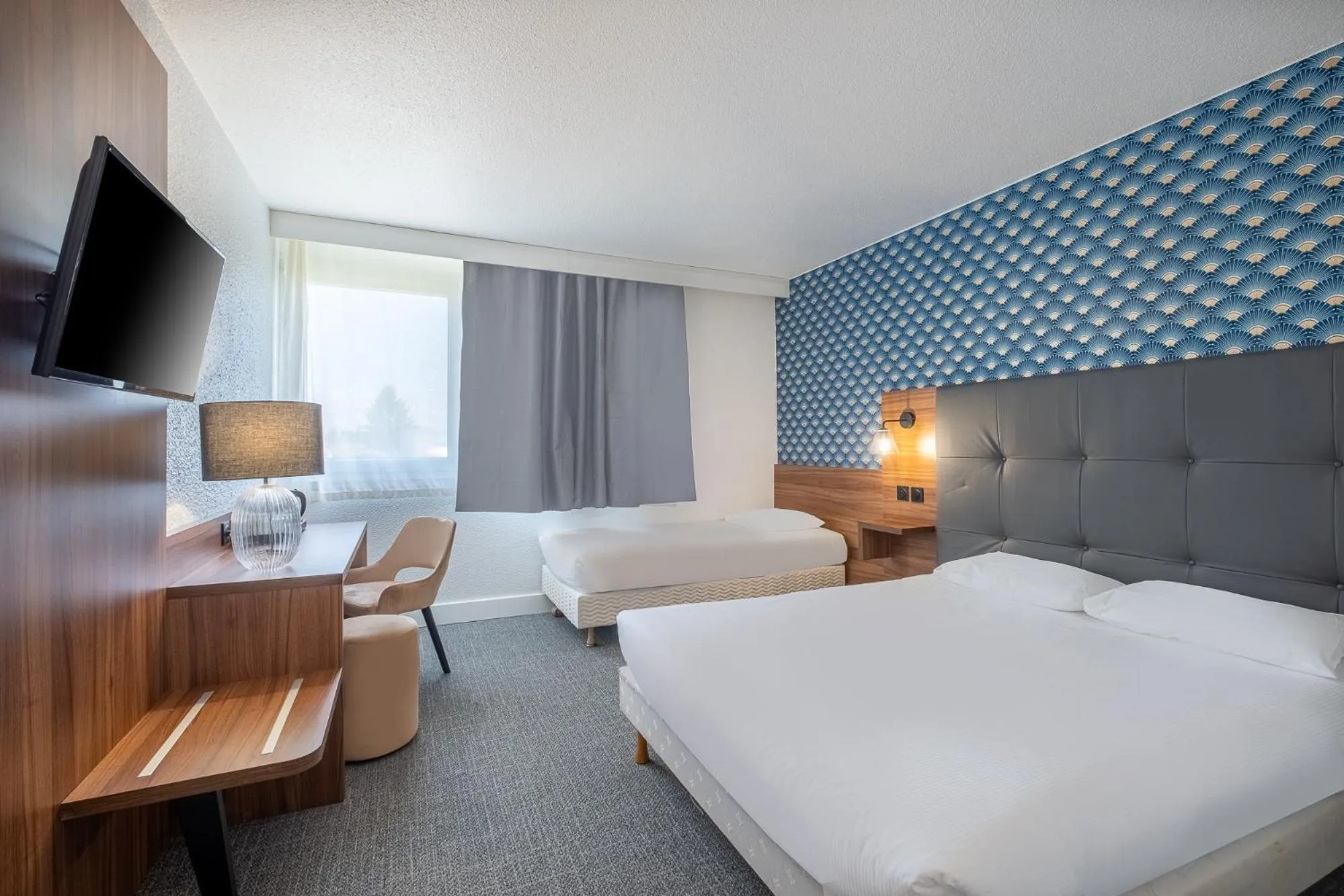 Photo of the whole room, Bed in Hôtel Akena Poitiers Nord Futuroscope