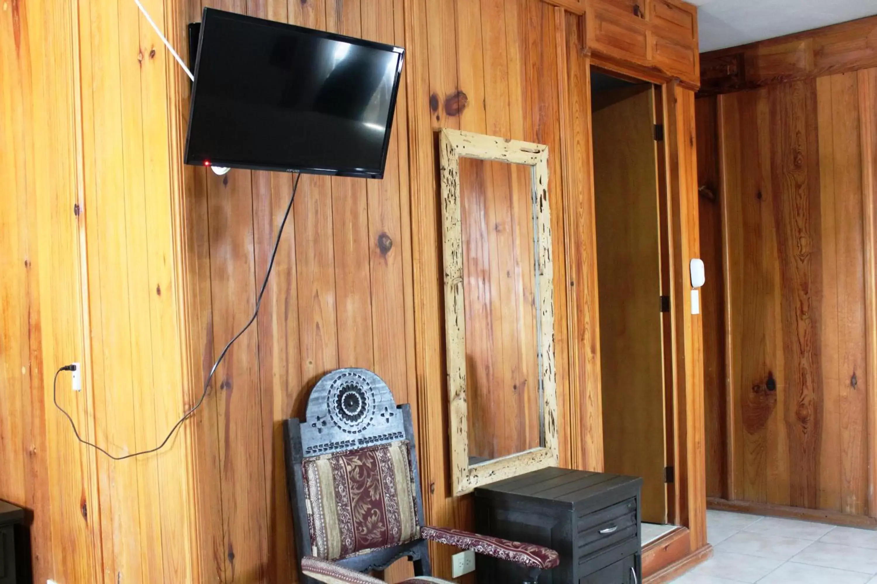 TV and multimedia, TV/Entertainment Center in Hotel Vitorina