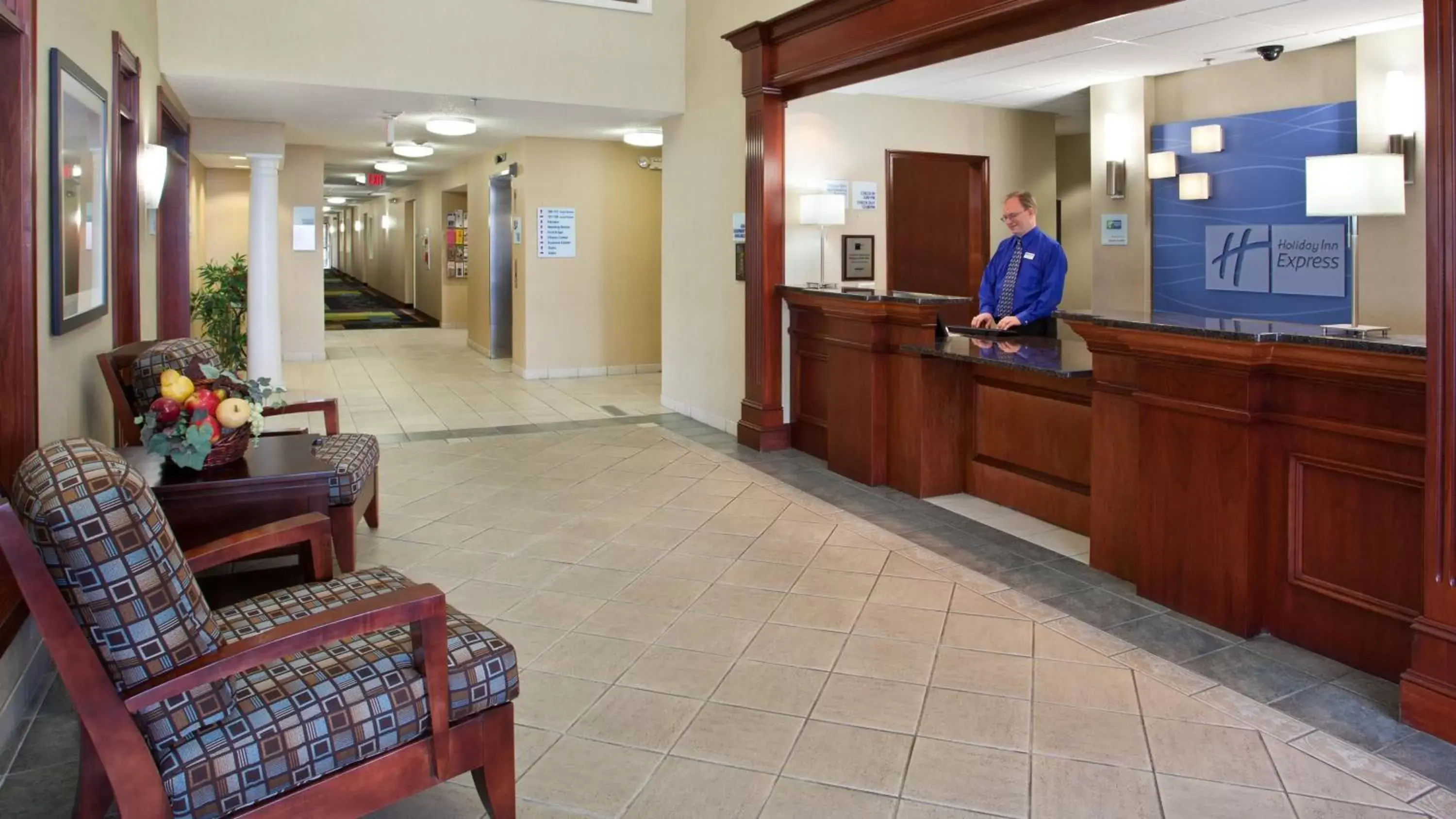 Property building, Lobby/Reception in Holiday Inn Express Grove City - Premium Outlet Mall, an IHG Hotel