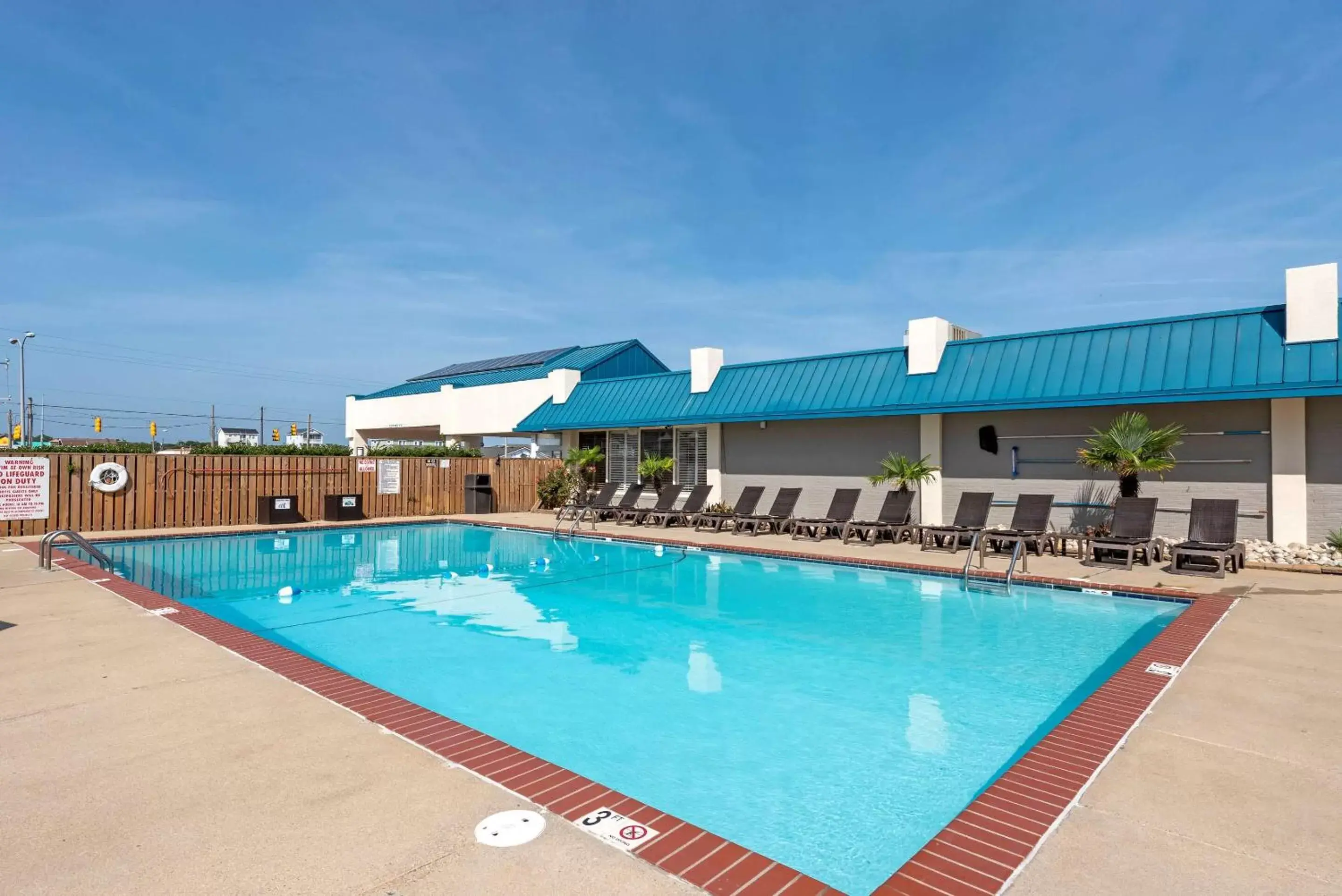 Activities, Swimming Pool in Comfort Inn on the Ocean