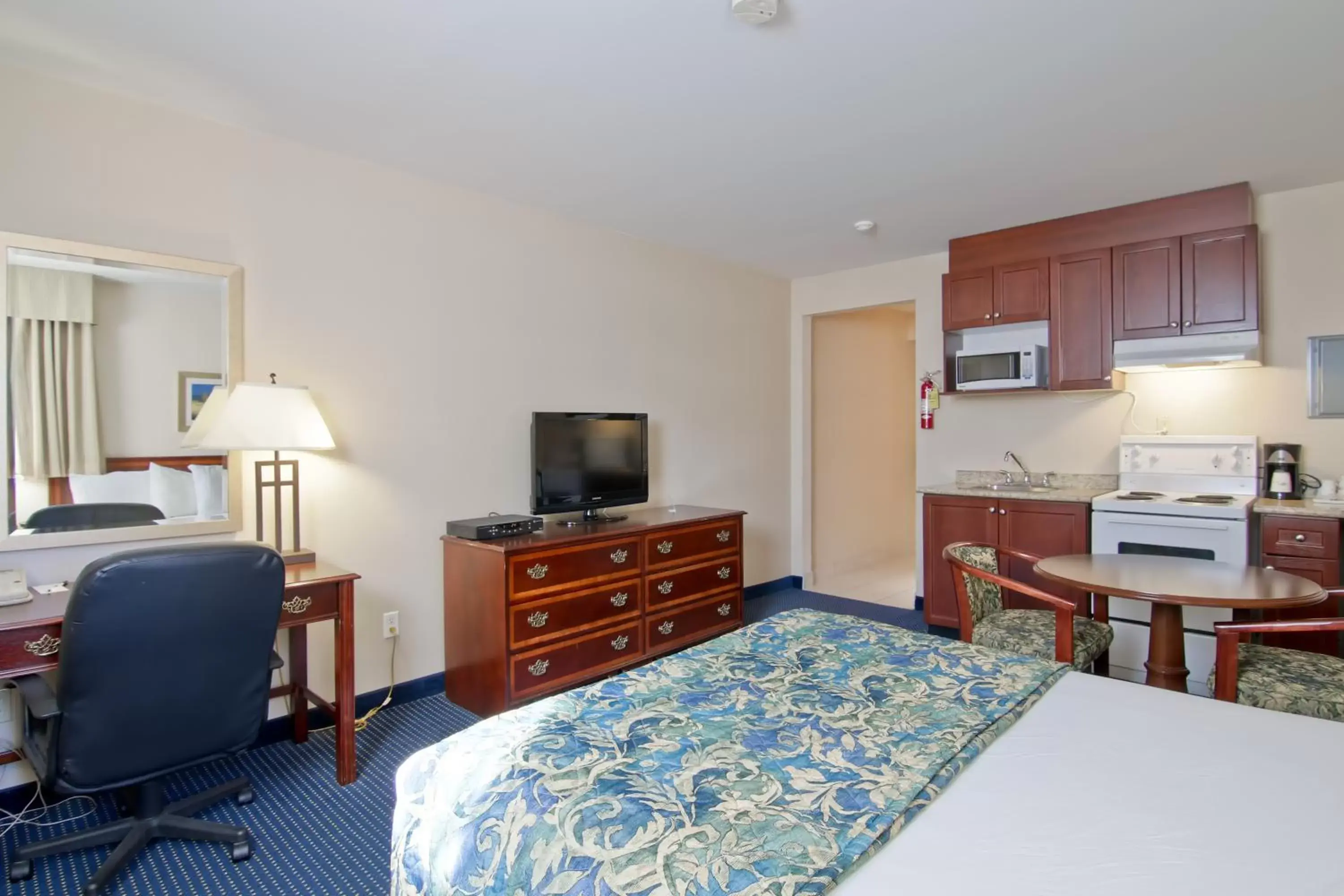TV and multimedia, TV/Entertainment Center in Travelodge by Wyndham Trenton