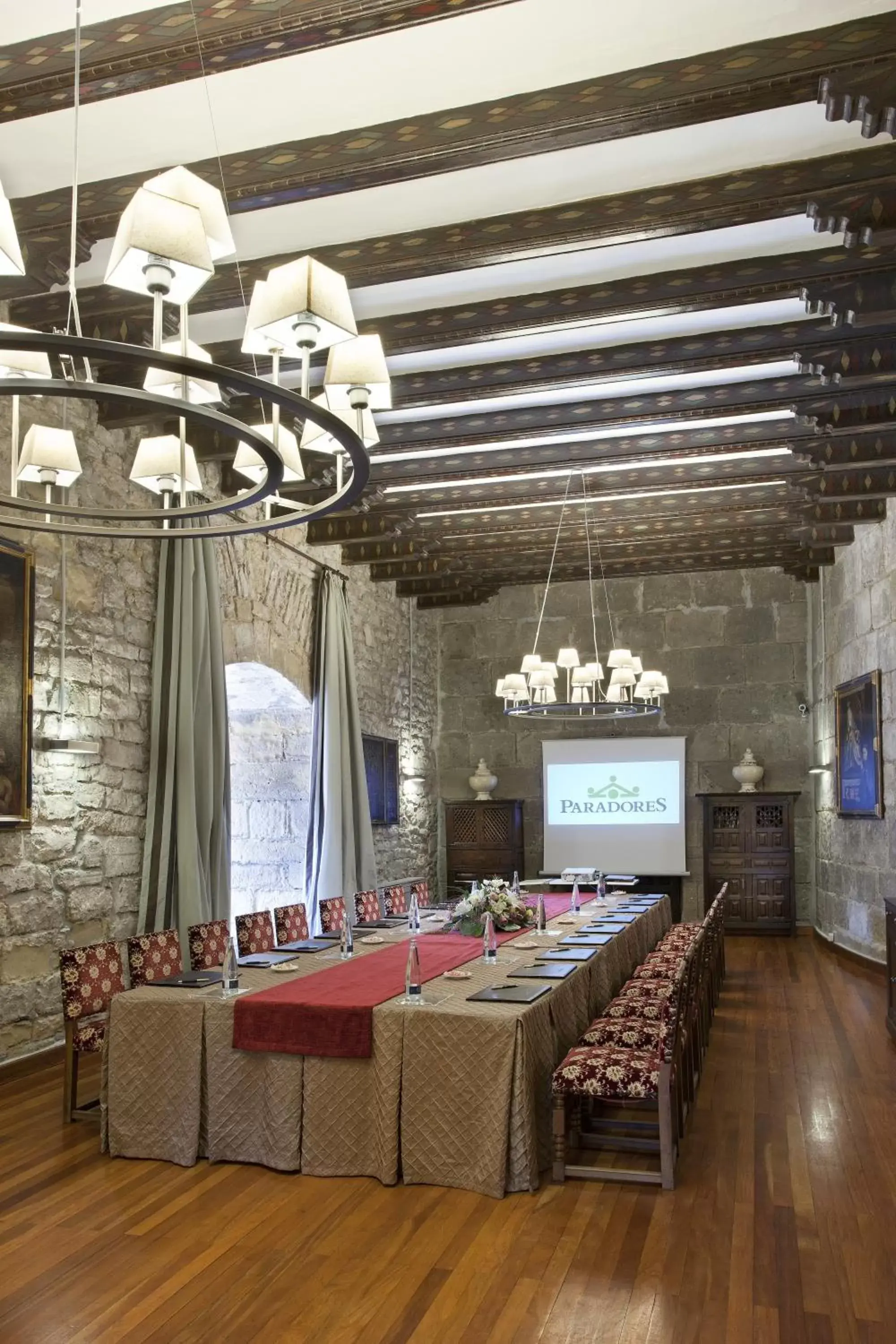 Business facilities, Restaurant/Places to Eat in Parador de Hondarribia