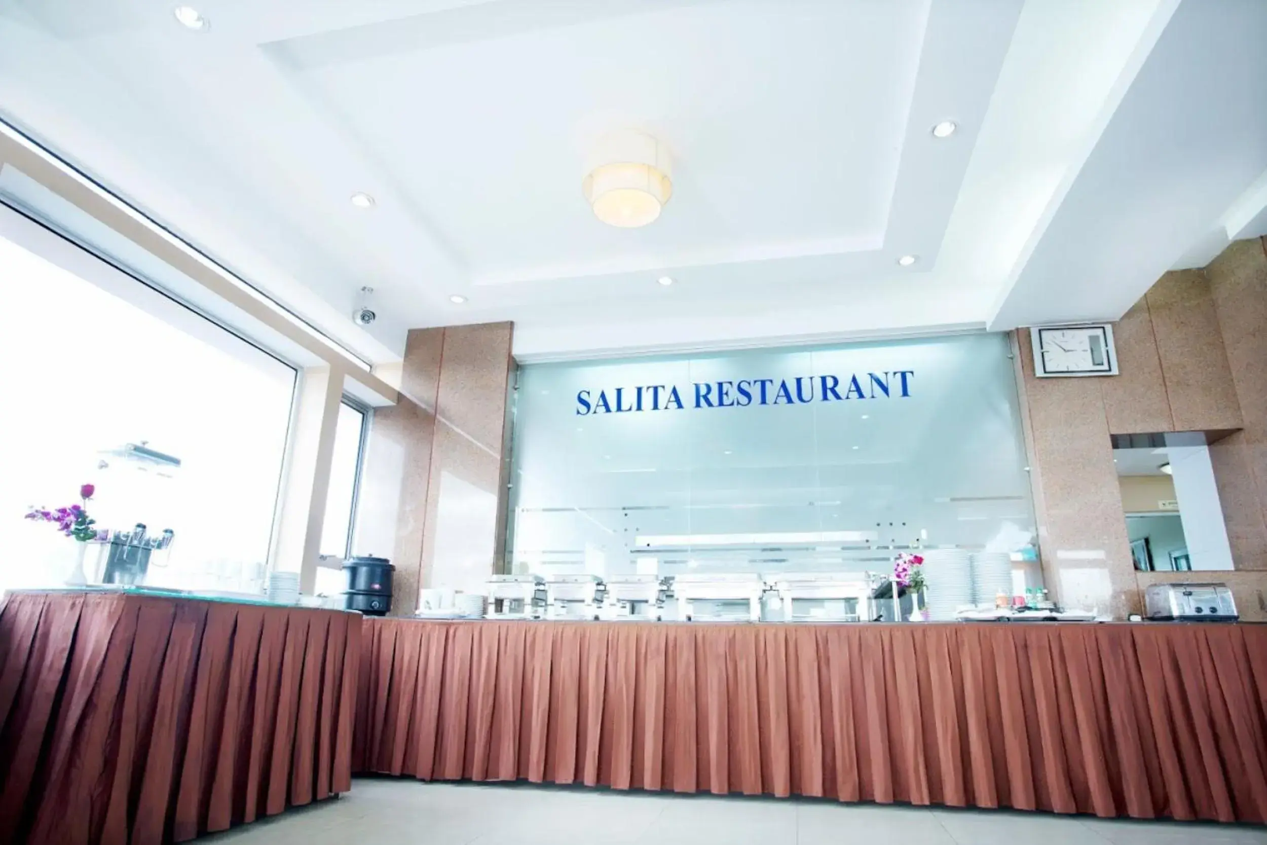 Restaurant/places to eat in Salita Hotel