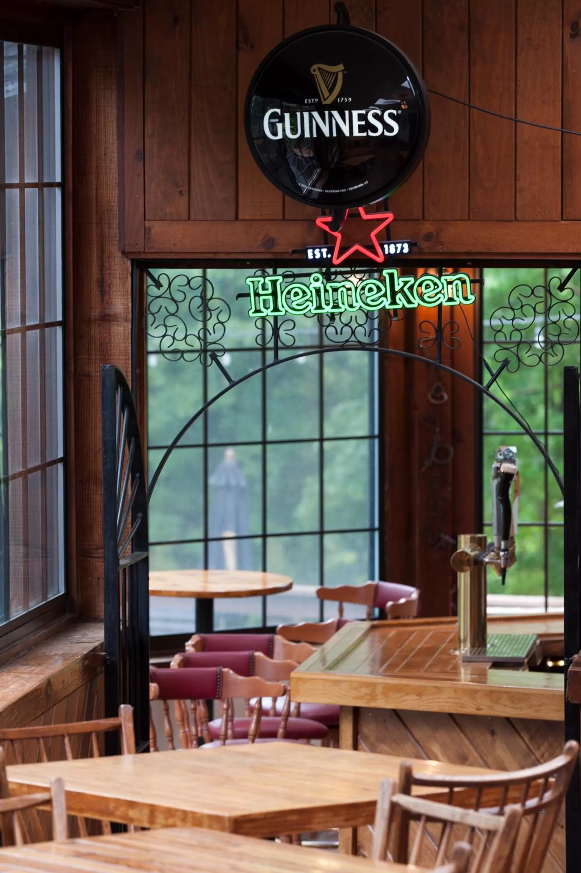 Restaurant/places to eat in Summit Lodge