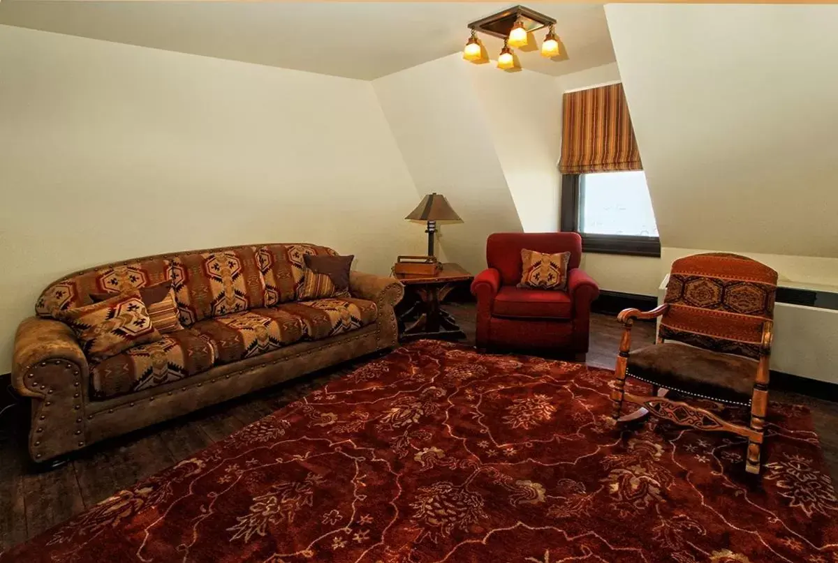 Seating Area in Sheridan Inn - Best Western Signature Collection