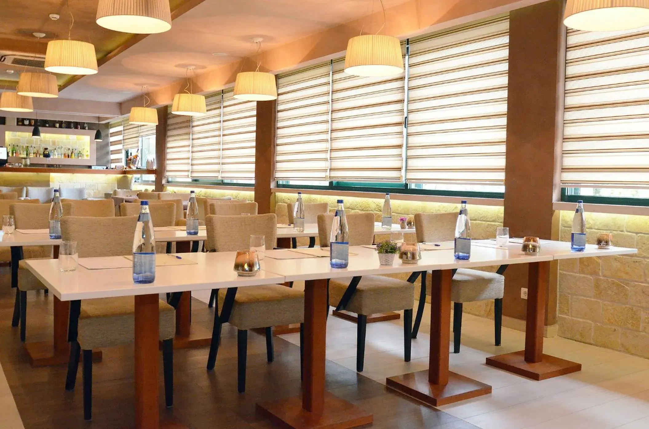 Business facilities, Restaurant/Places to Eat in Hotel Porto In