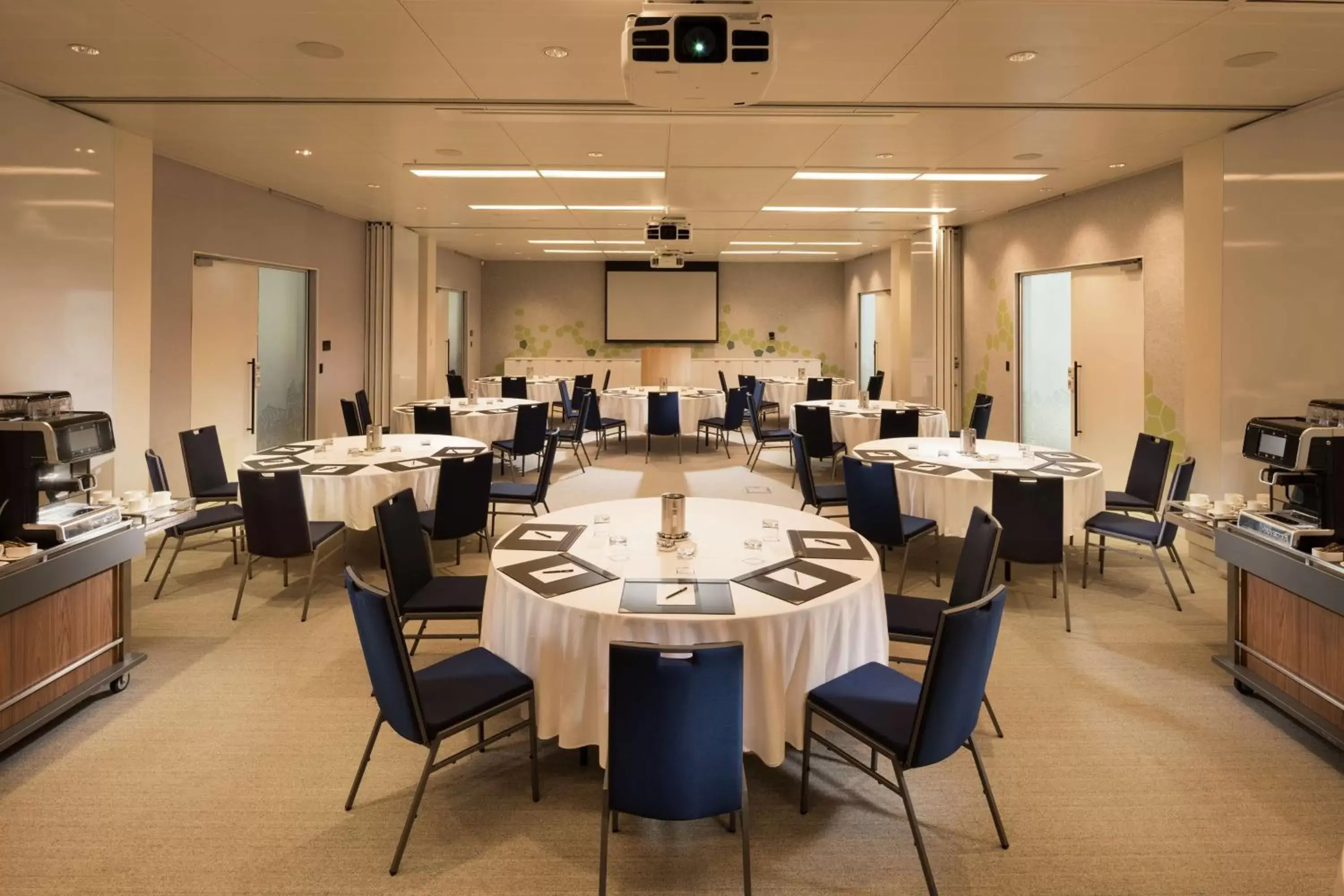 Meeting/conference room, Restaurant/Places to Eat in Hilton Port Moresby Hotel & Residences