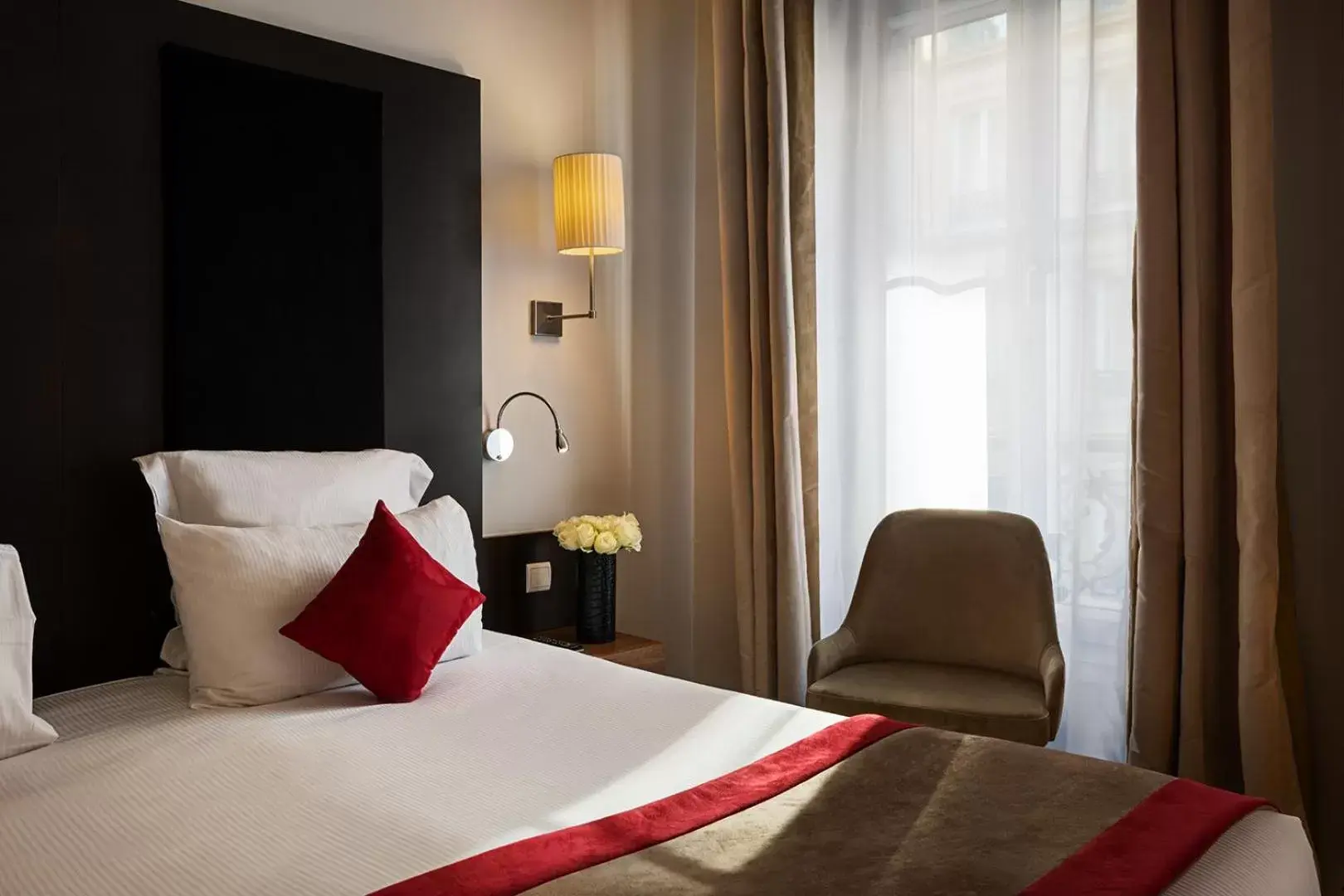 Bed in Hotel Elysées Bassano