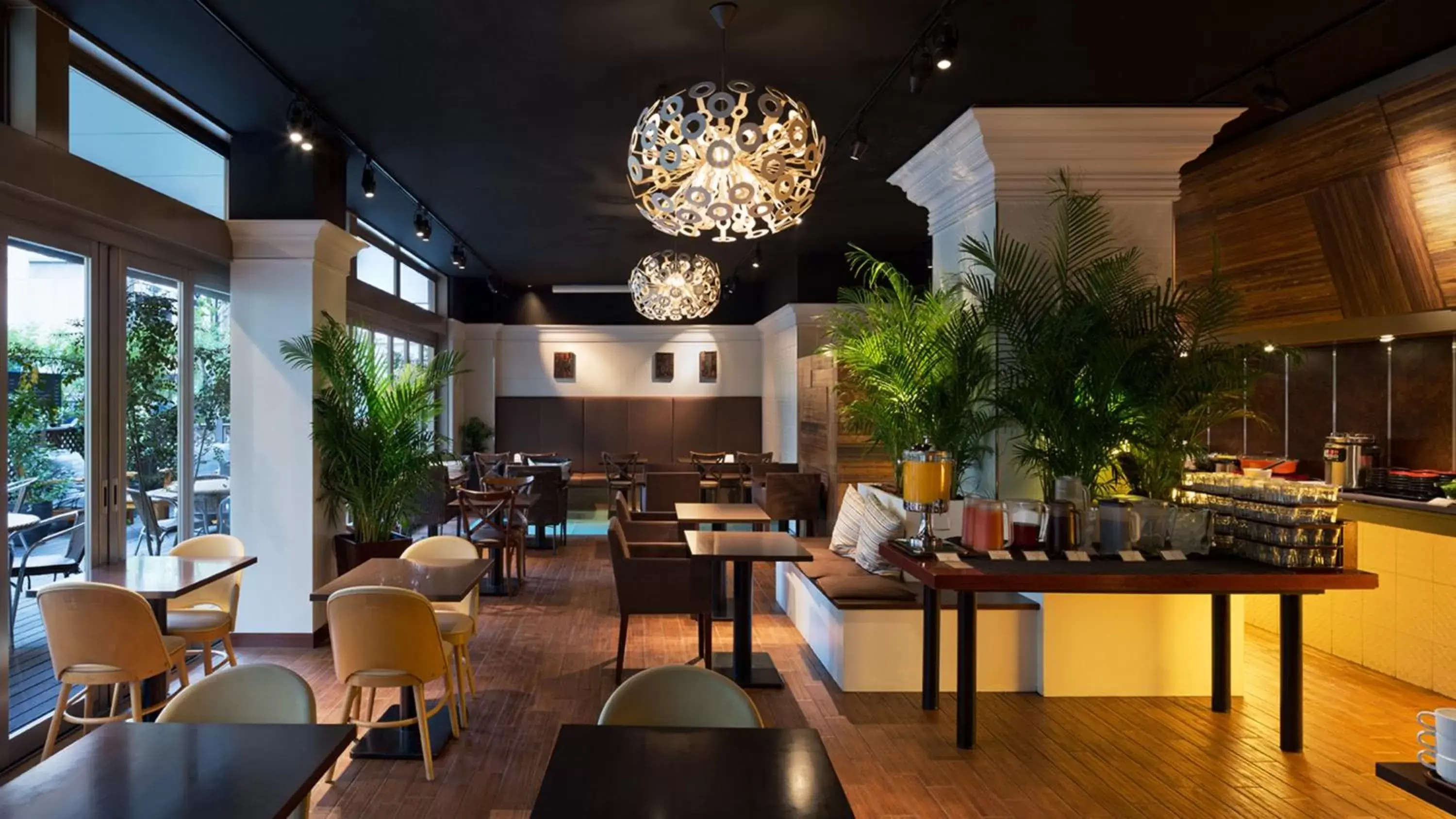 Restaurant/places to eat in Holiday Inn Osaka Namba by IHG Restaurant/places to eat in Holiday Inn Osaka Namba by IHG