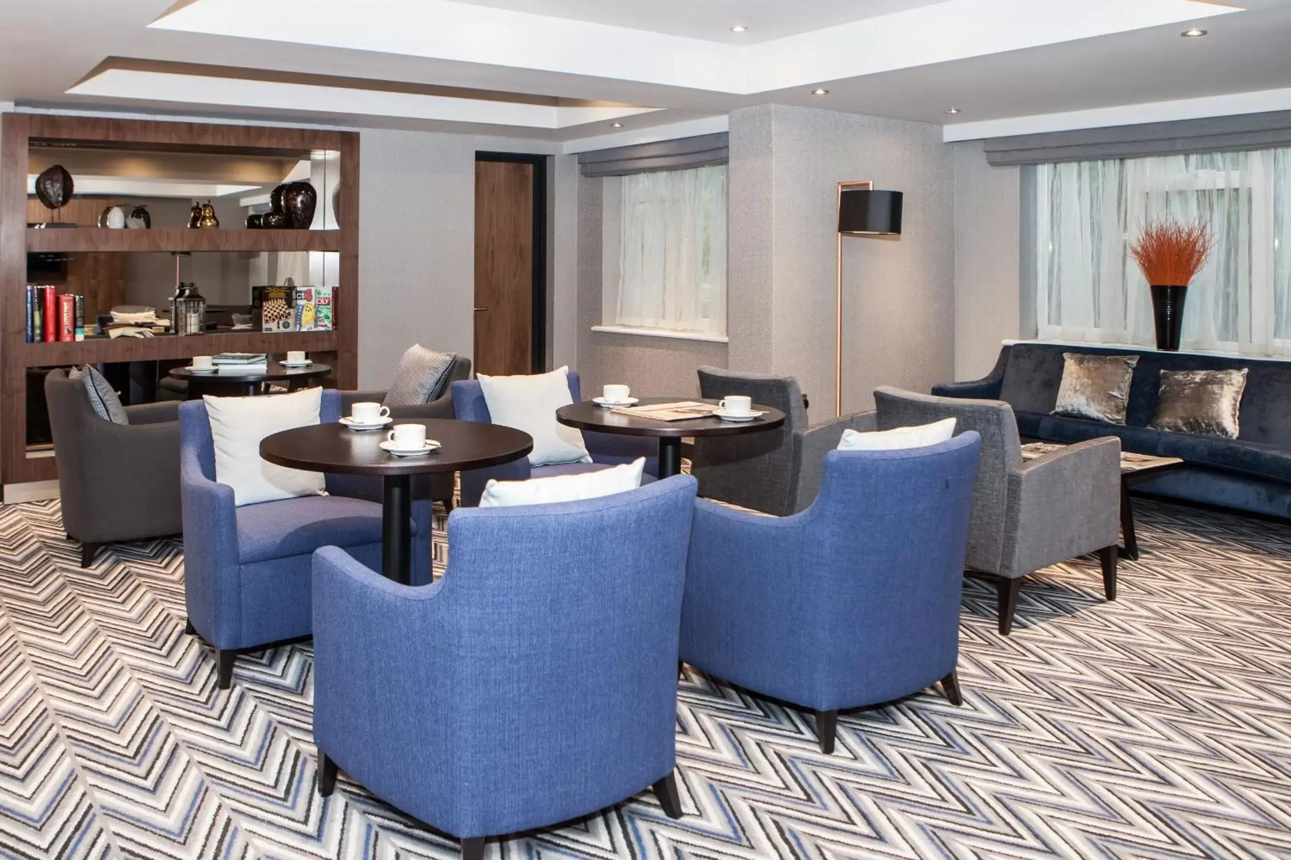 Lounge or bar, Lounge/Bar in Crowne Plaza Felbridge - Gatwick, an IHG Hotel