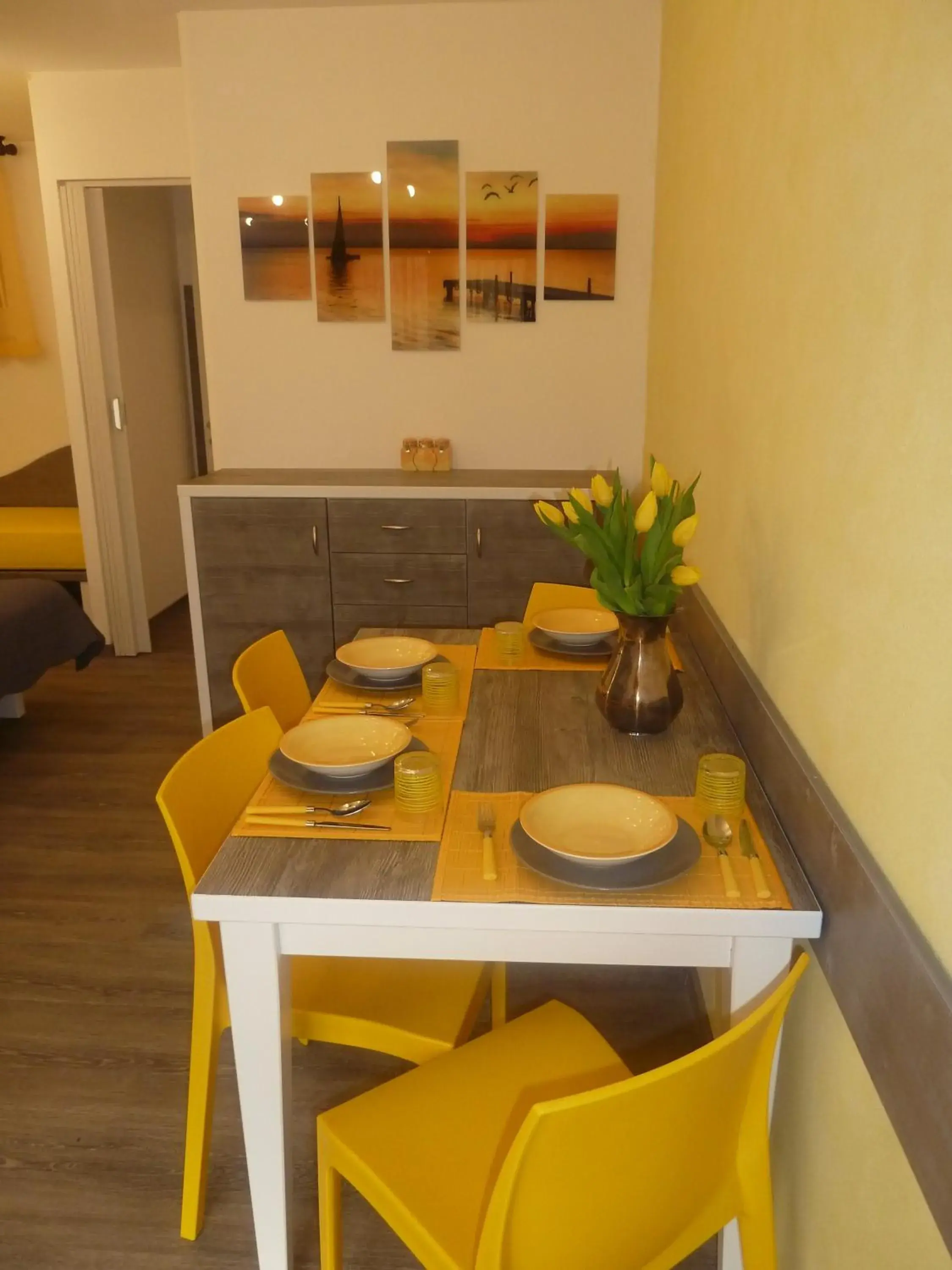 Living room, Dining Area in Albergo Casa Este