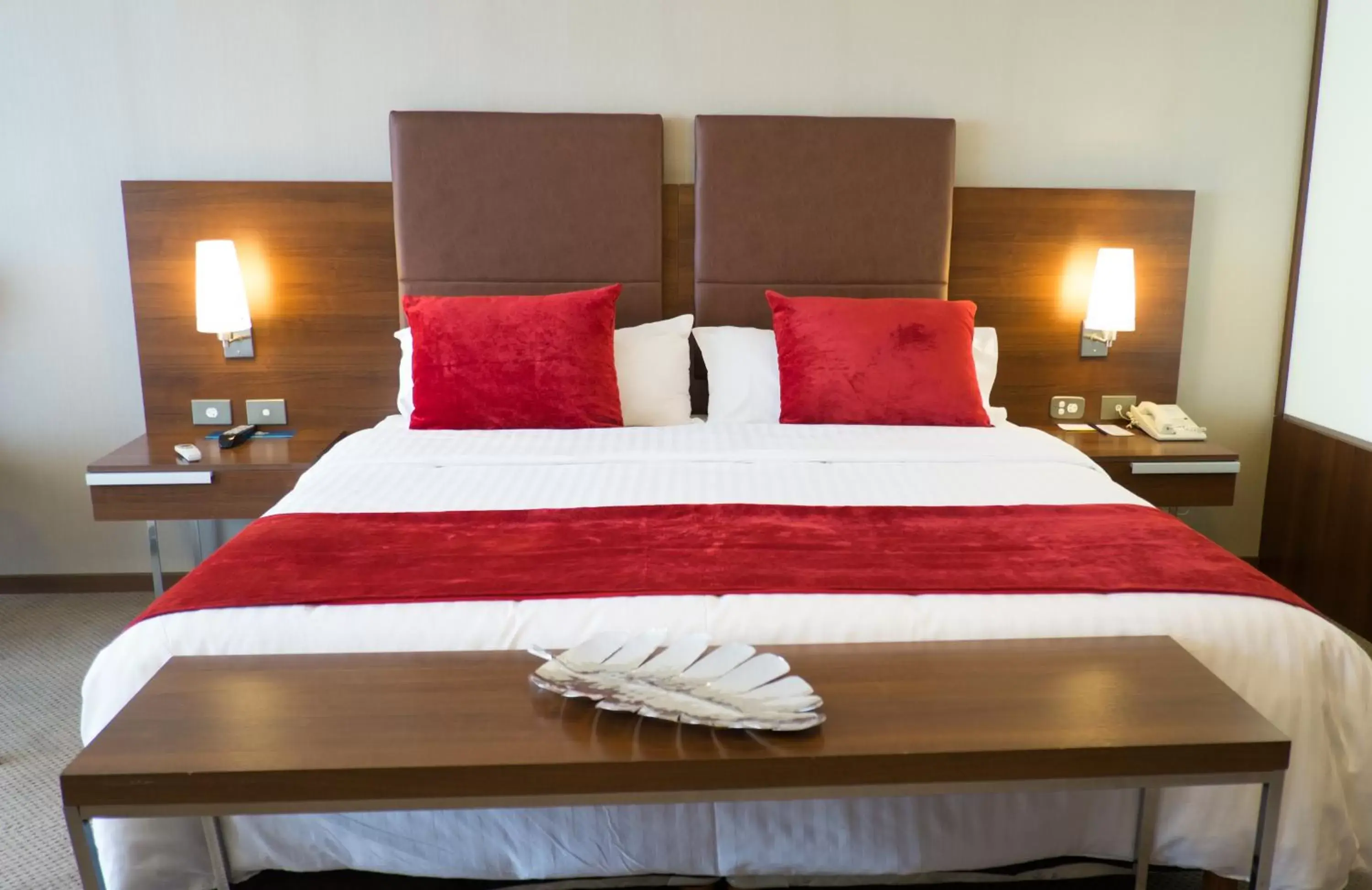 Bed in Howard Johnson La Cañada Hotel & Suites