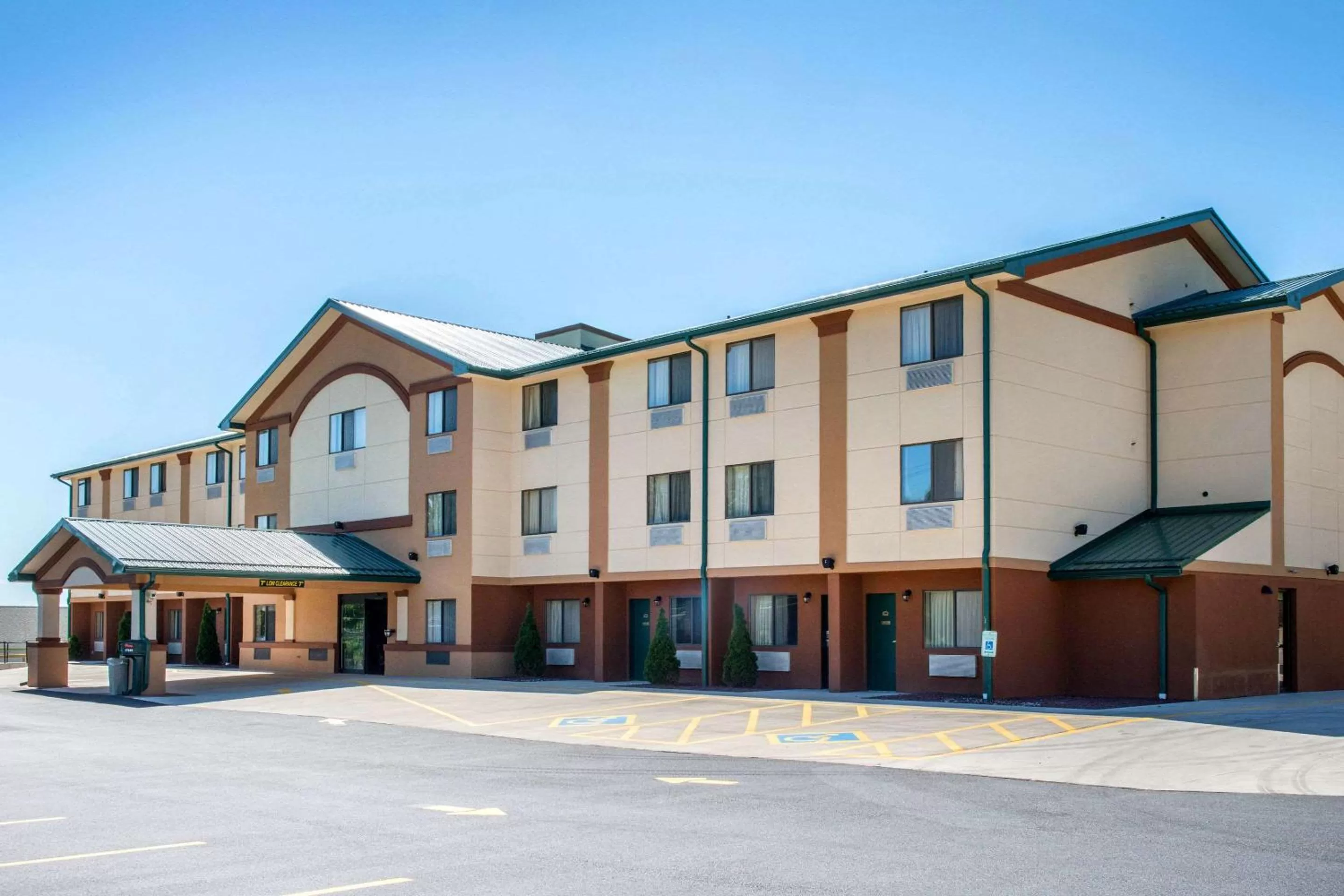 Property building in Quality Inn Meadville