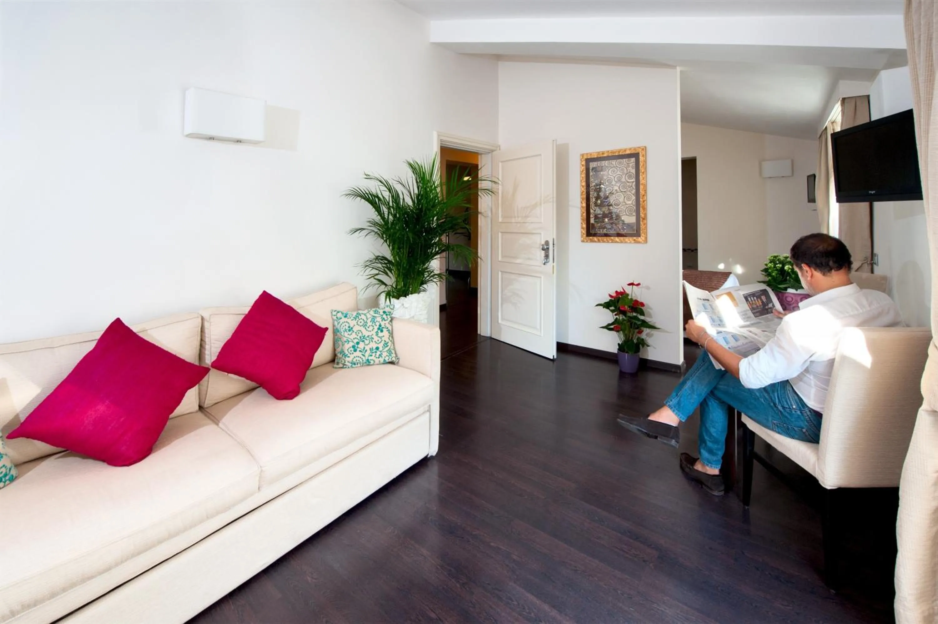 People in Villa Maria Cristina