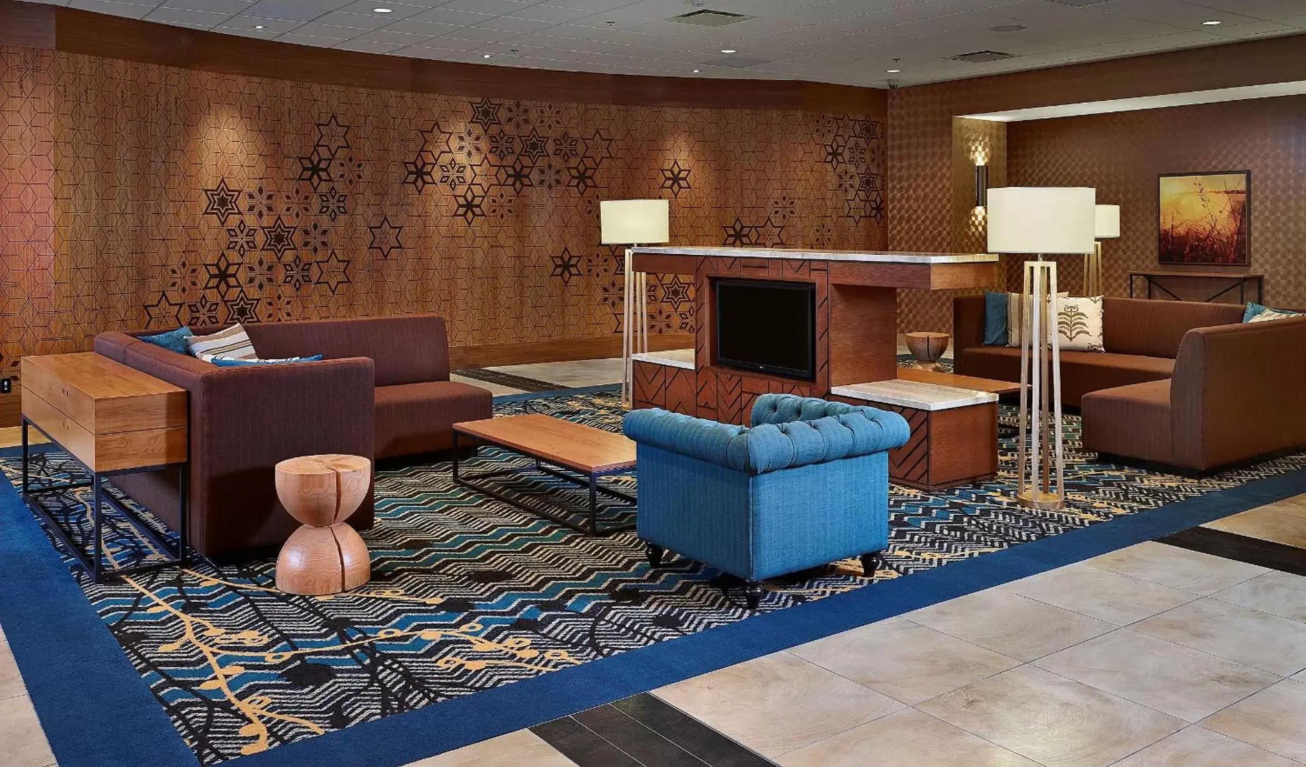 Lobby or reception in DoubleTree by Hilton Hotel & Conference Centre Regina