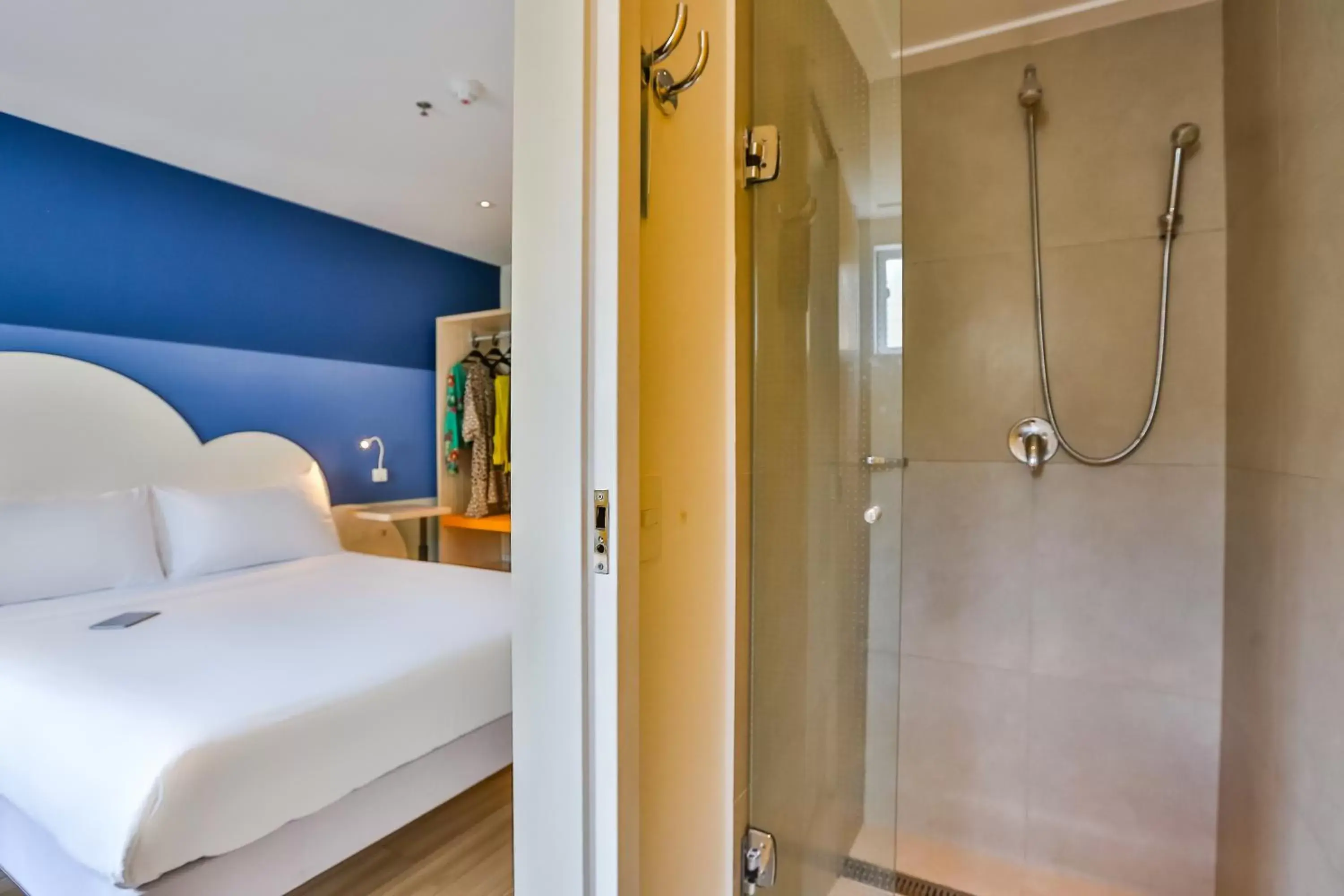 Bed, Bathroom in ibis Styles Sao Paulo Anhembi