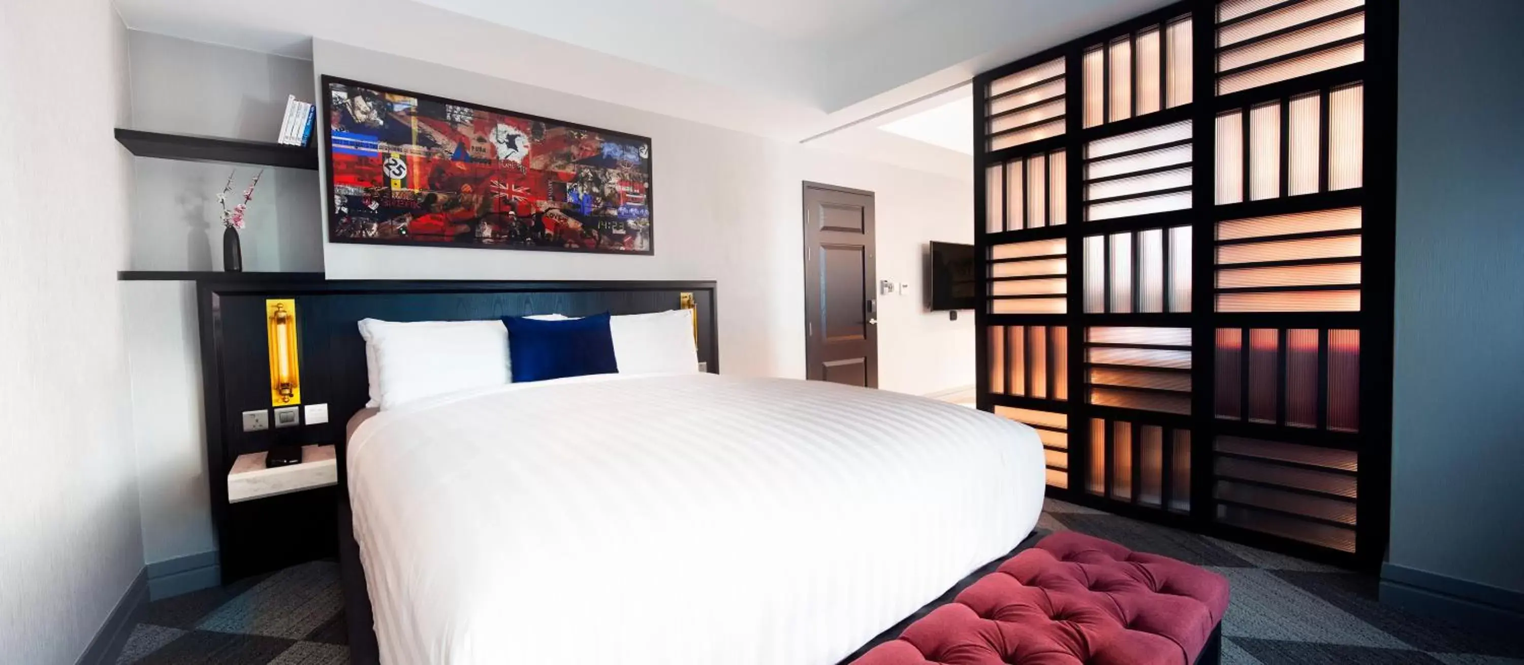 Photo of the whole room, Bed in Ovolo Central