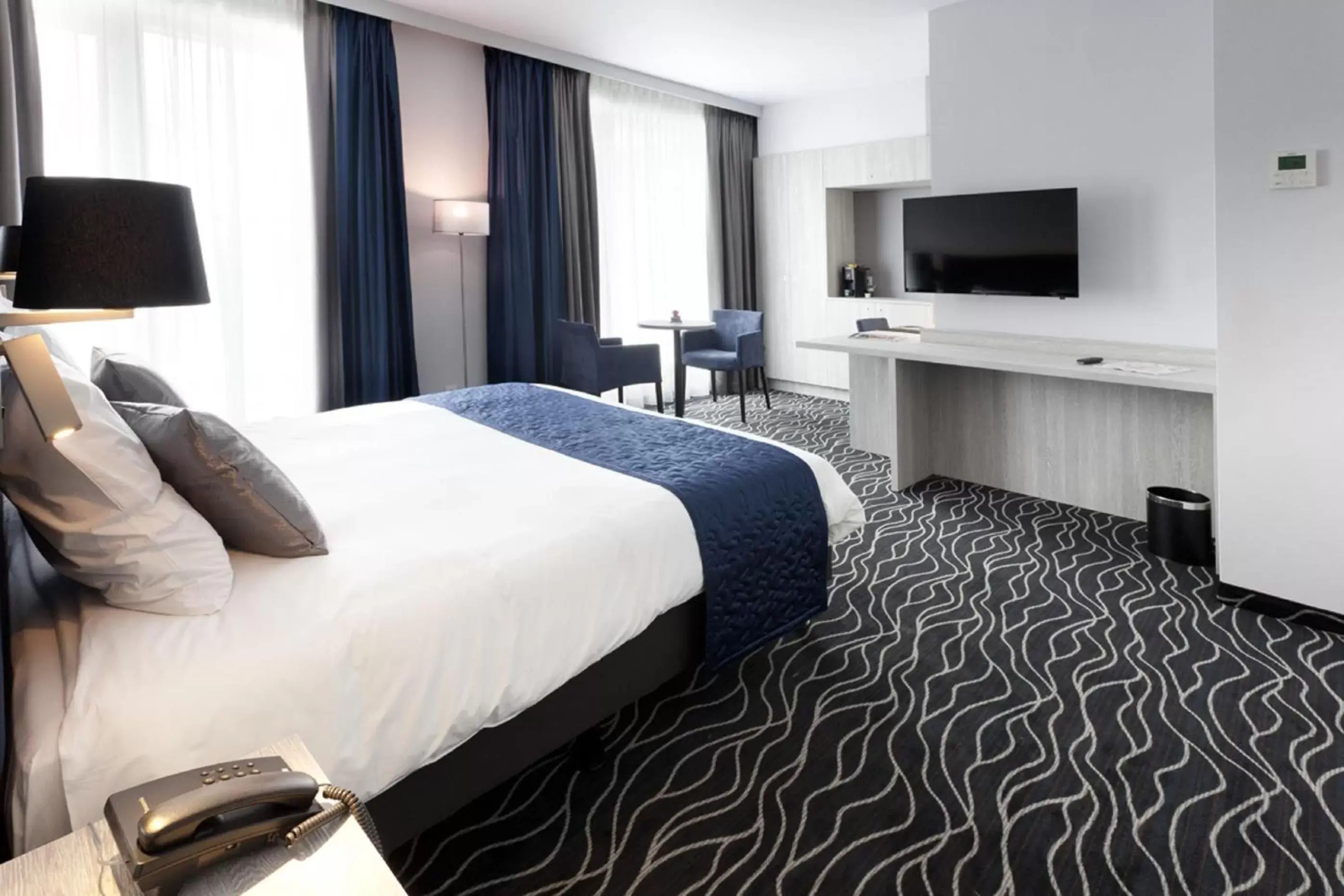 Bedroom, Bed in Van der Valk Hotel Mons Congres