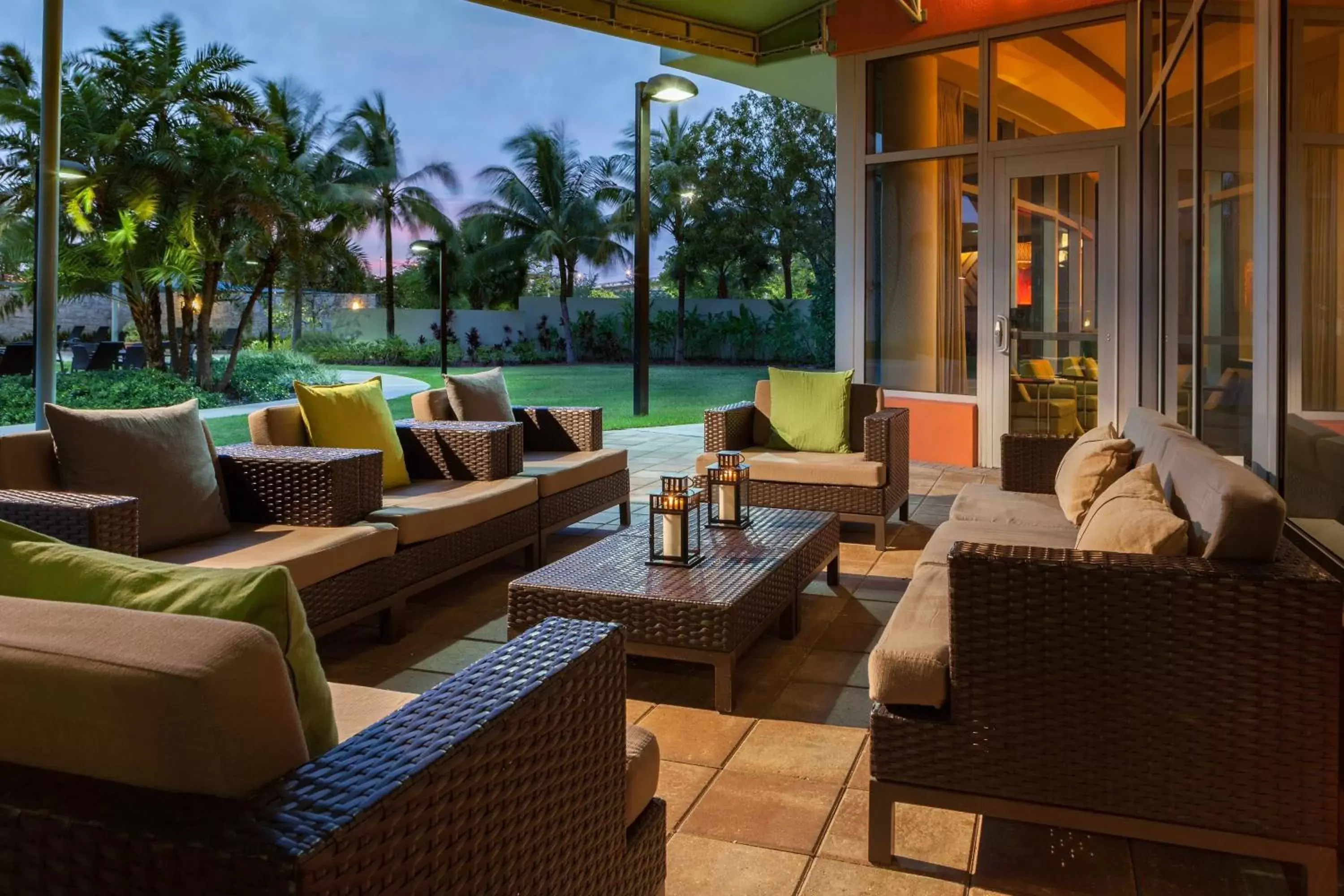 Property building, Seating Area in Courtyard by Marriott Miami Airport