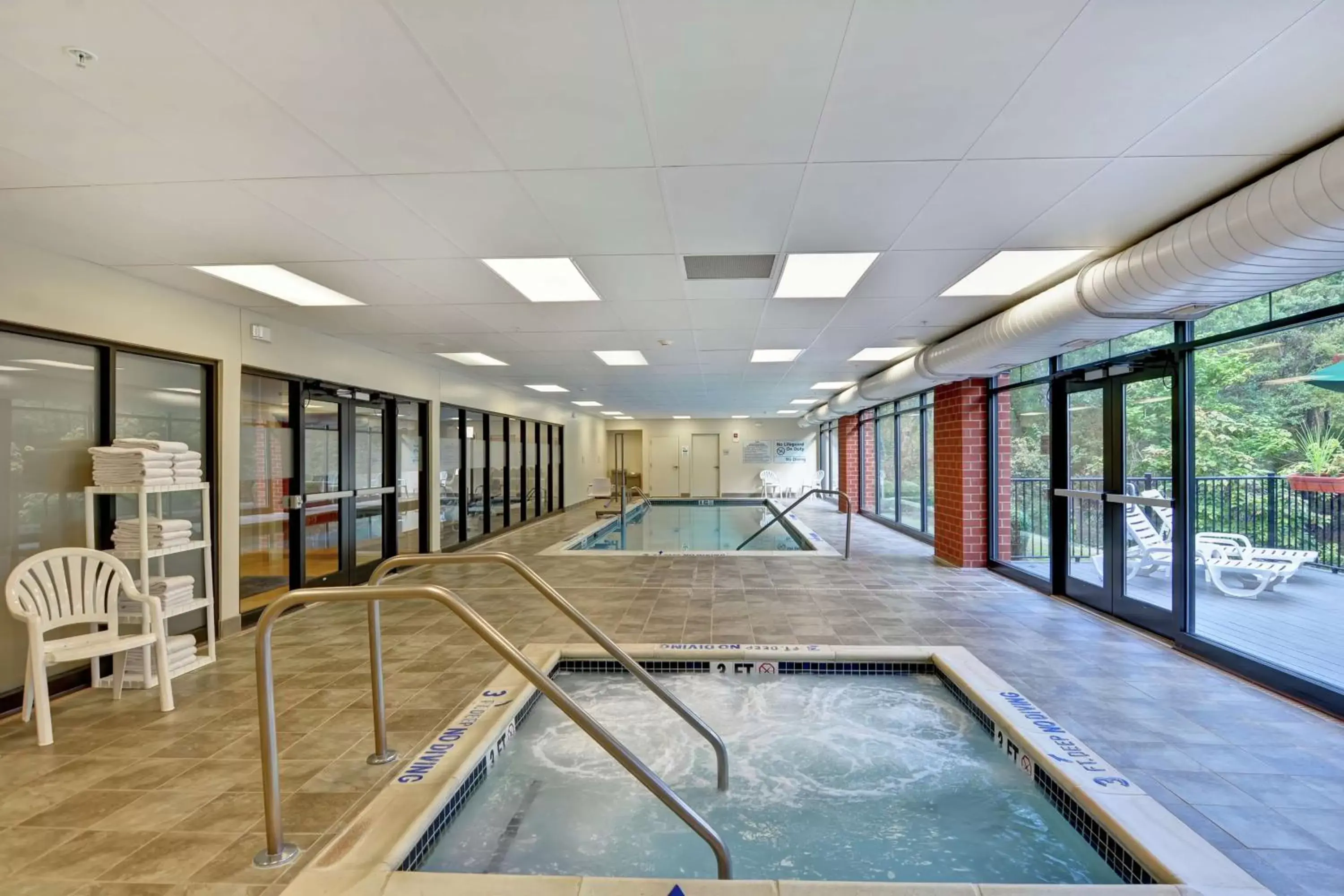 Hot Tub, Swimming Pool in Hampton Inn Tunkhannock