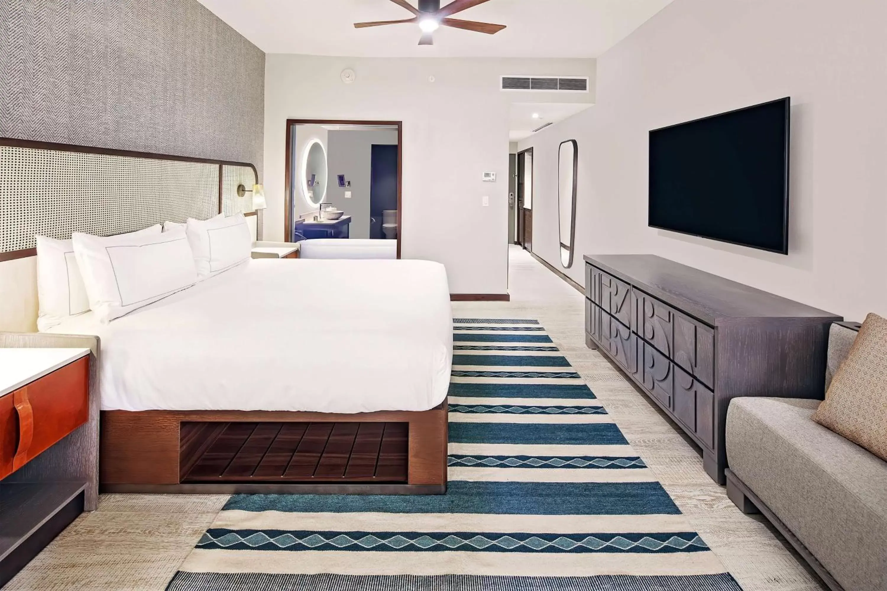 Bed in Hilton Grand Vacations Club La Pacifica Los Cabos
