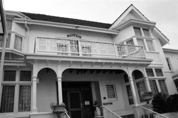 Facade/entrance, Property Building in Motel Mayfair on Cavell