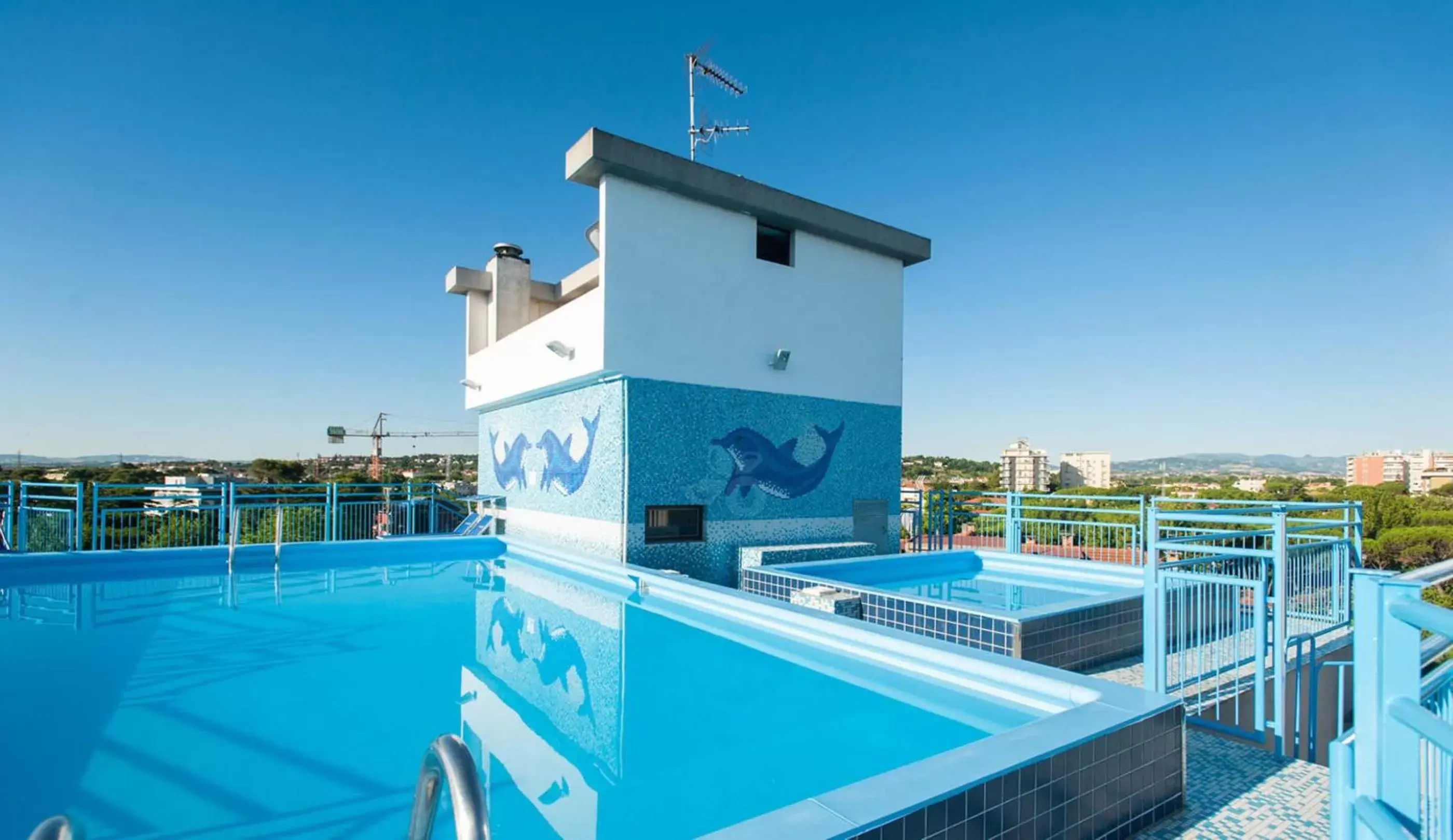 Activities, Swimming Pool in Hotel Augustus