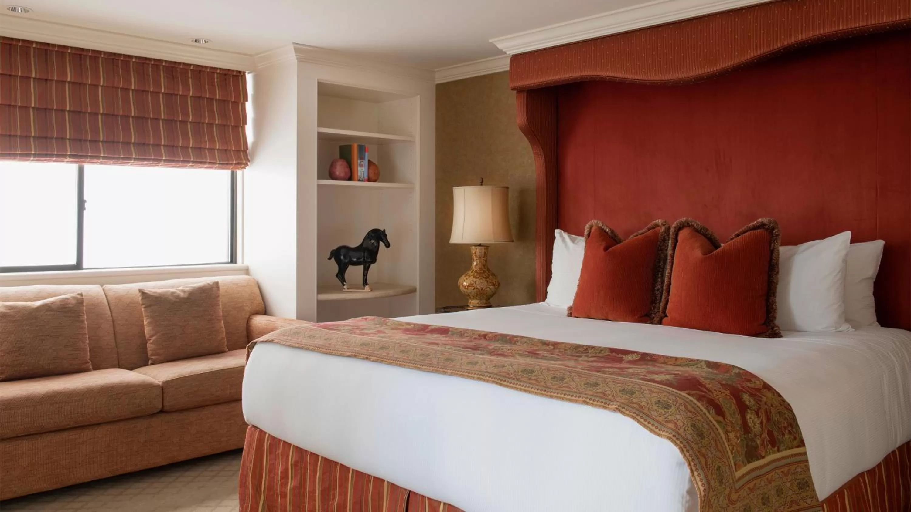 Bed in Wedgewood Hotel & Spa - Relais & Chateaux