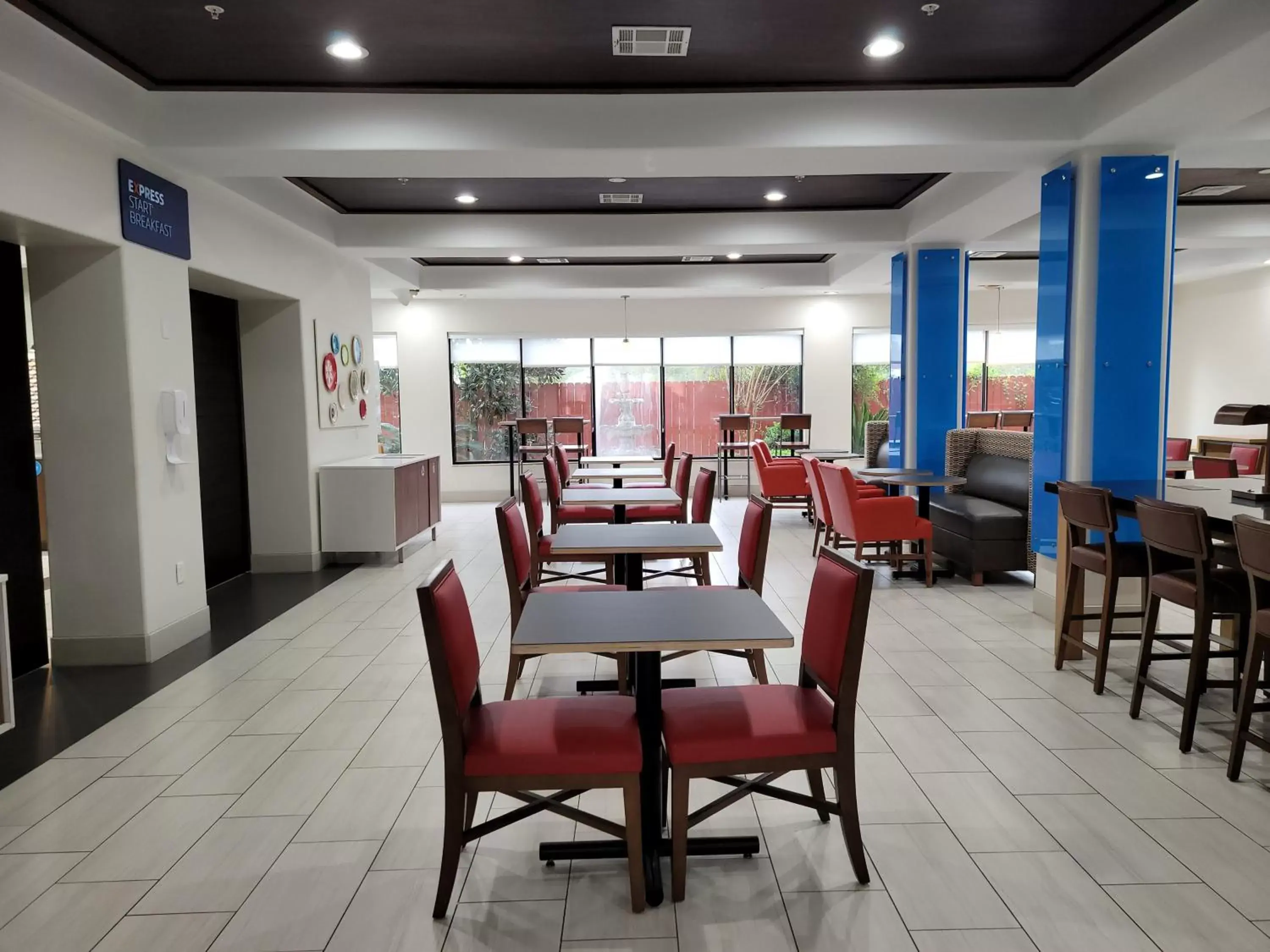 Breakfast, Restaurant/Places to Eat in Holiday Inn Express Hotel & Suites Vidor South, an IHG Hotel