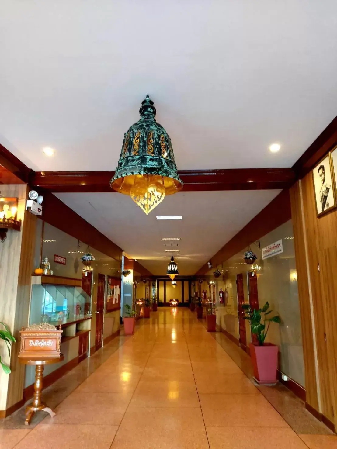 Facade/entrance, Lobby/Reception in Suriwong Chumphon Hotel